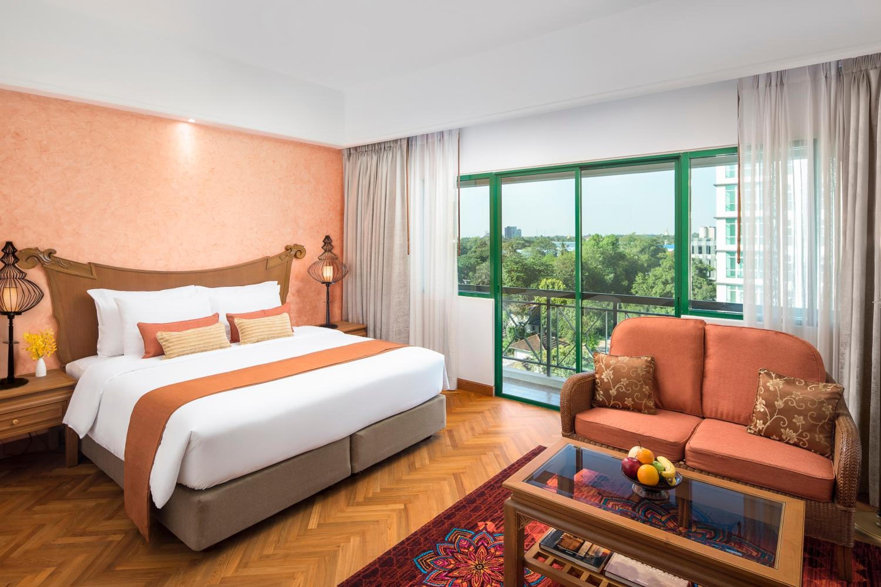 One-Bedroom Suite Apartment with Balcony