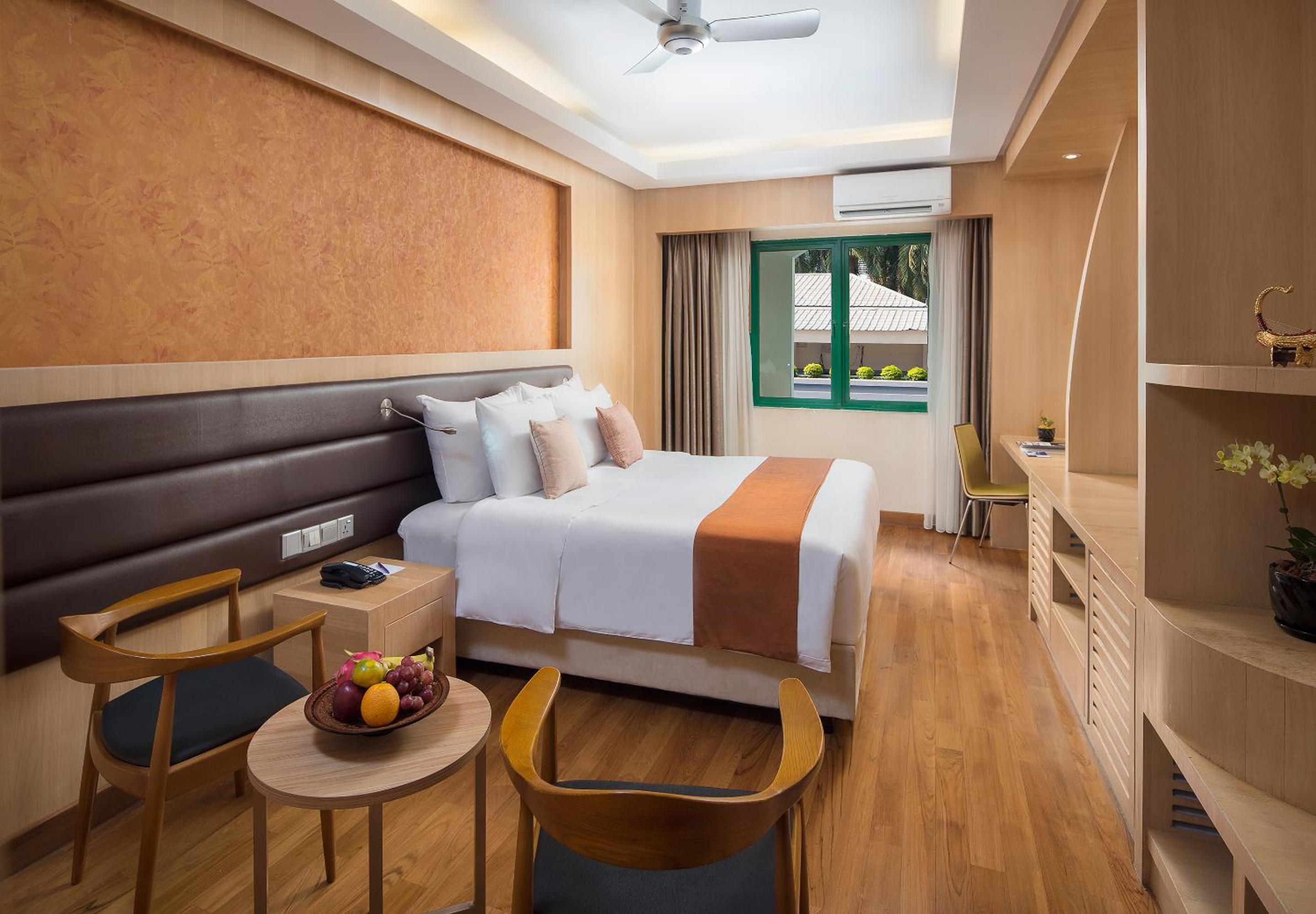Deluxe King Room photo 2