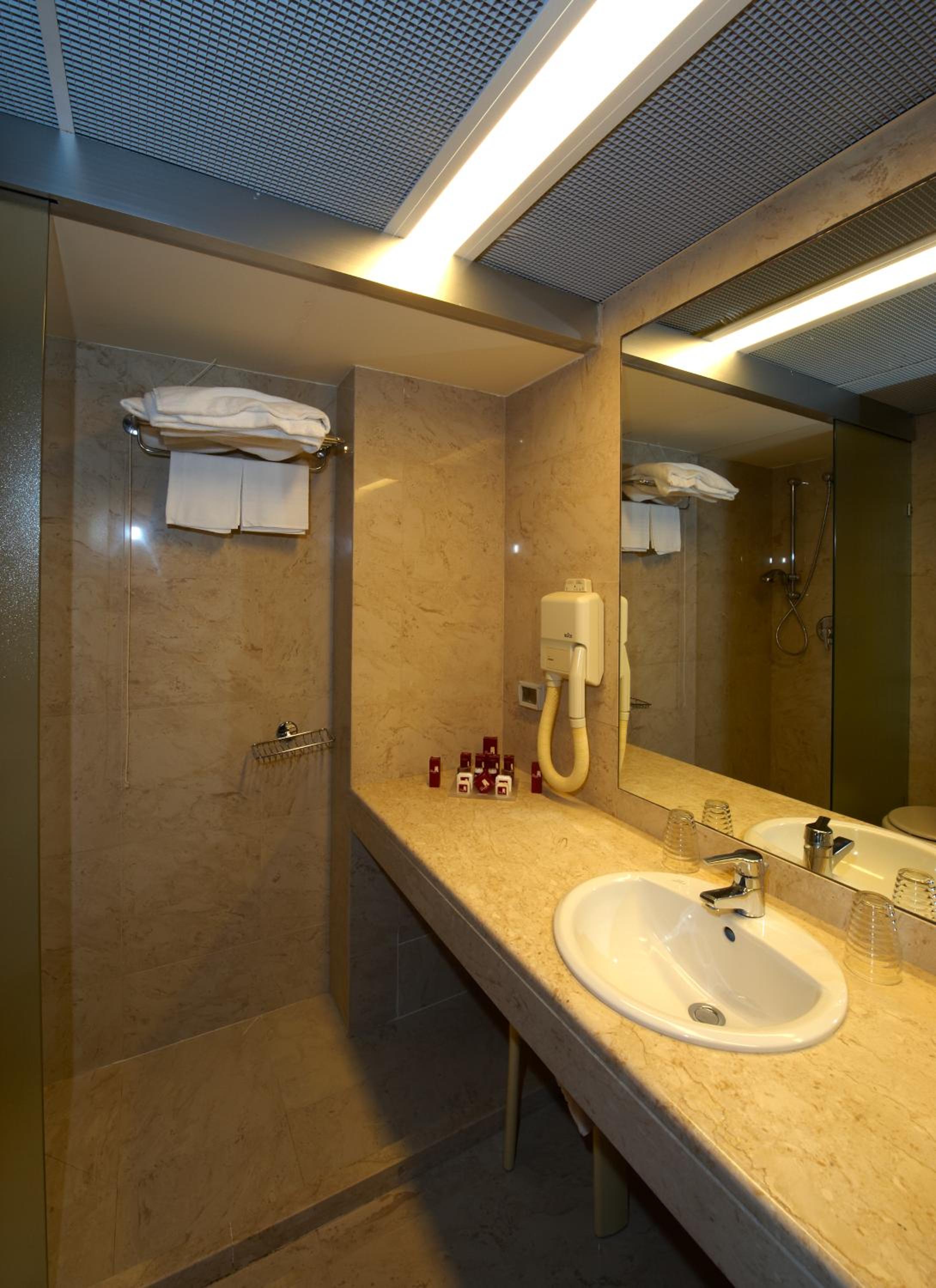 Double or Twin Room with Garden View - Photo 2