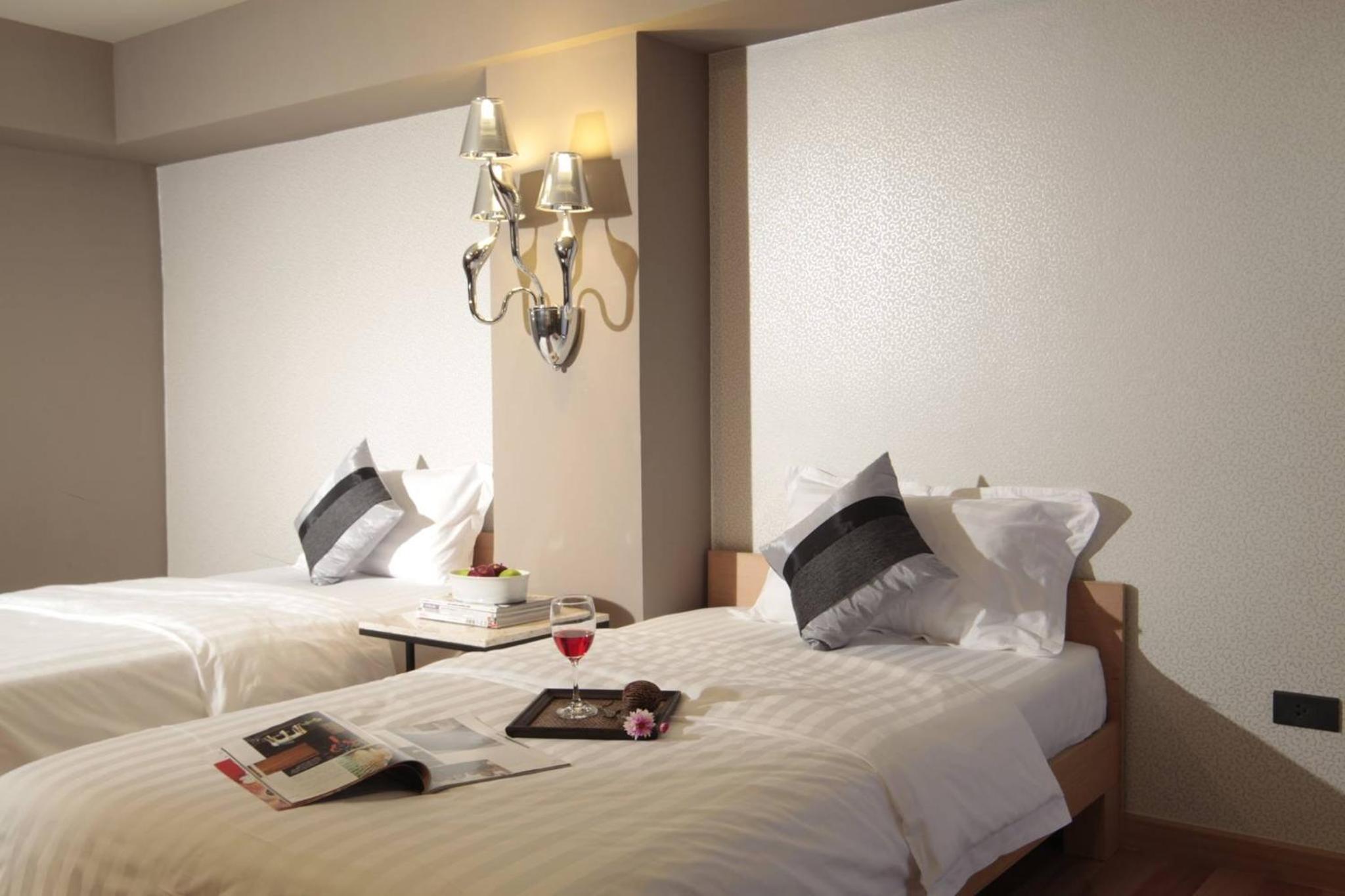 Deluxe Twin Room - Photo 9