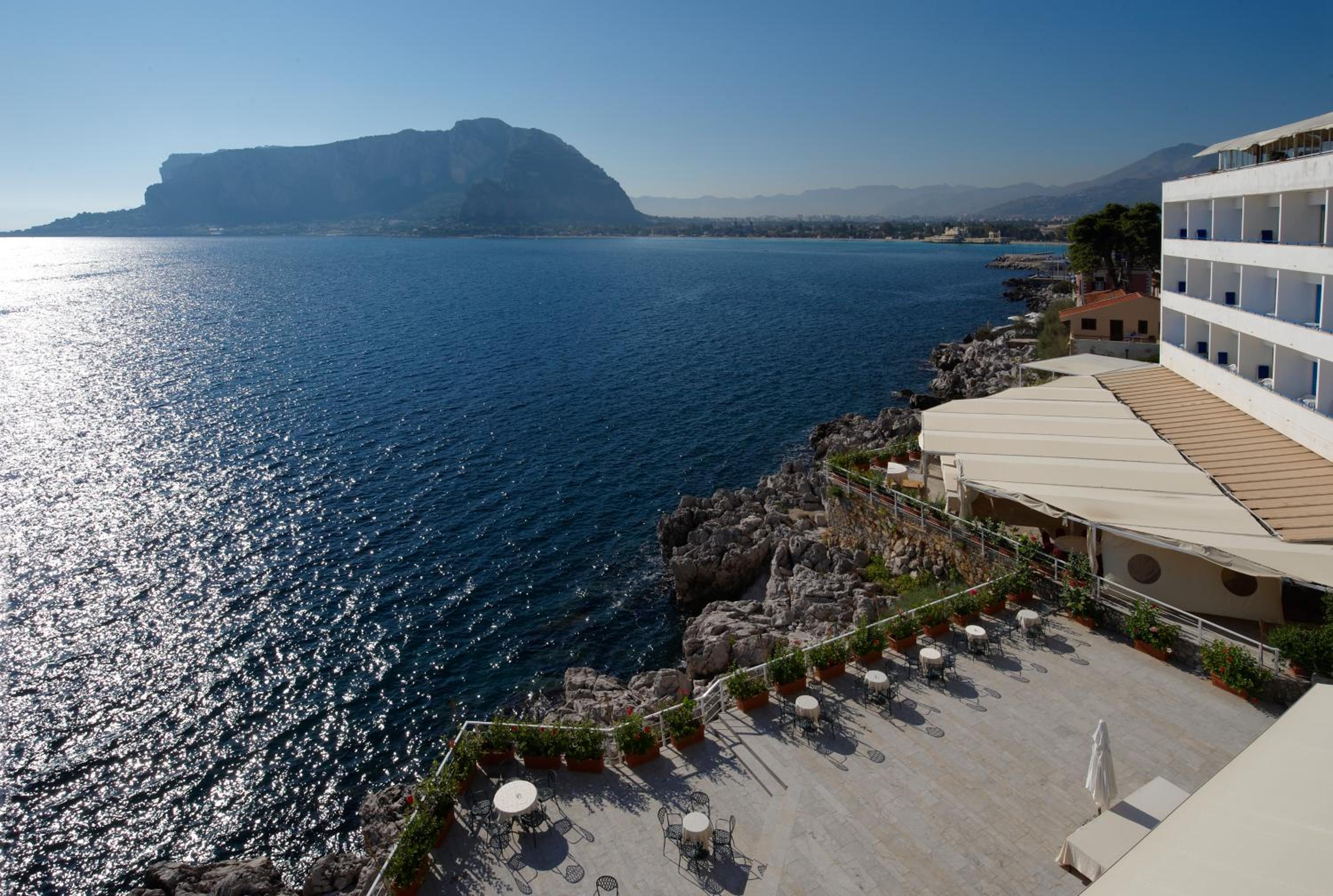 Double Room with Sea View - Photo 4