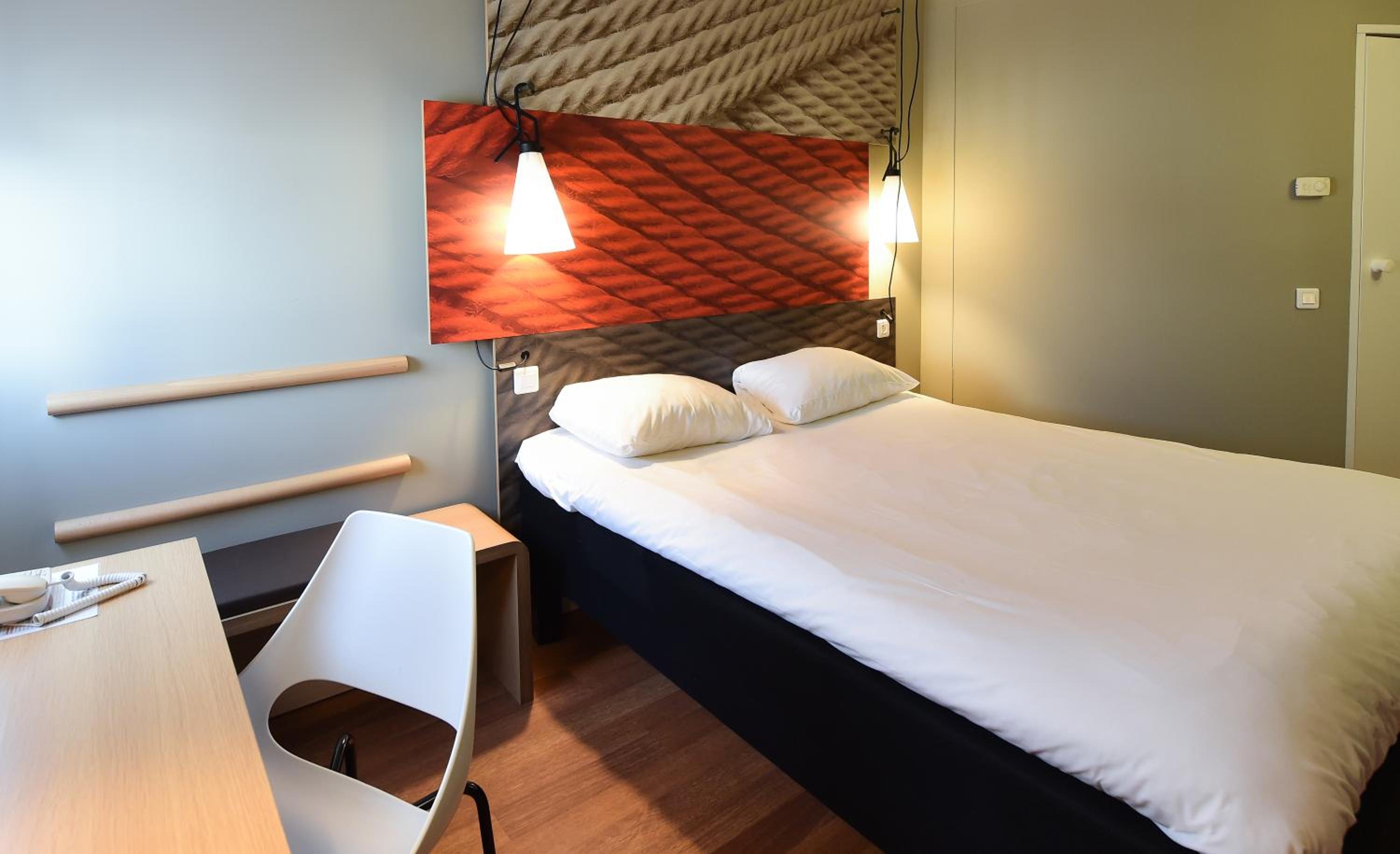 Standard One Double Bed - Photo 3