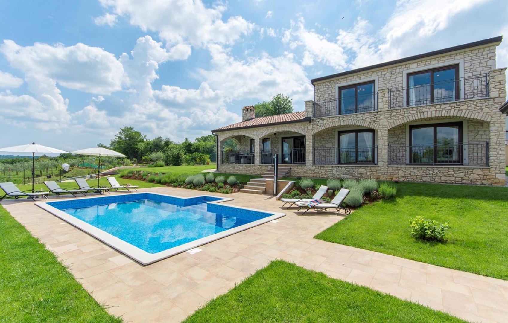 Villa with Private Pool photo 3