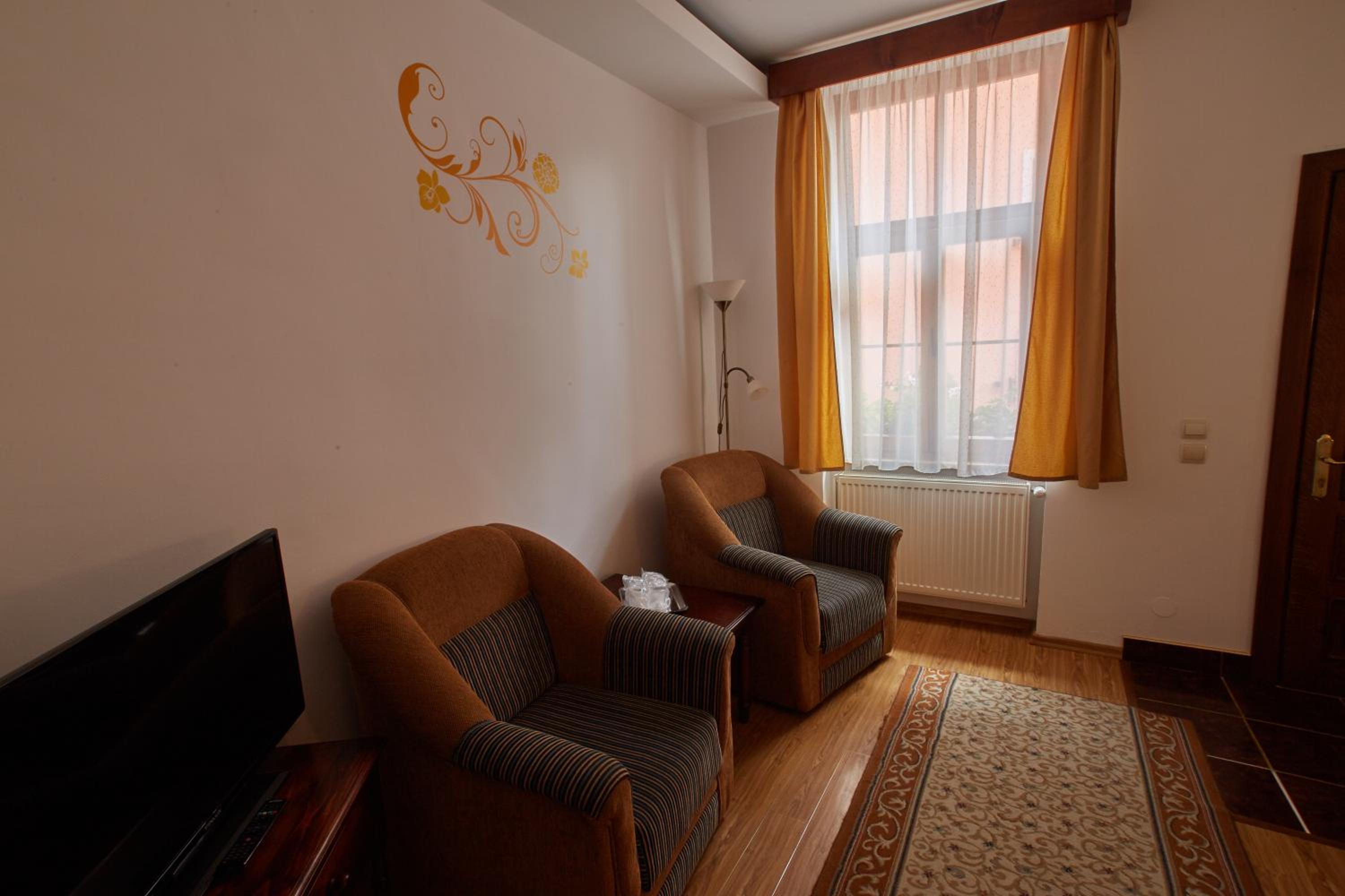 Double or Twin Room - Photo 2