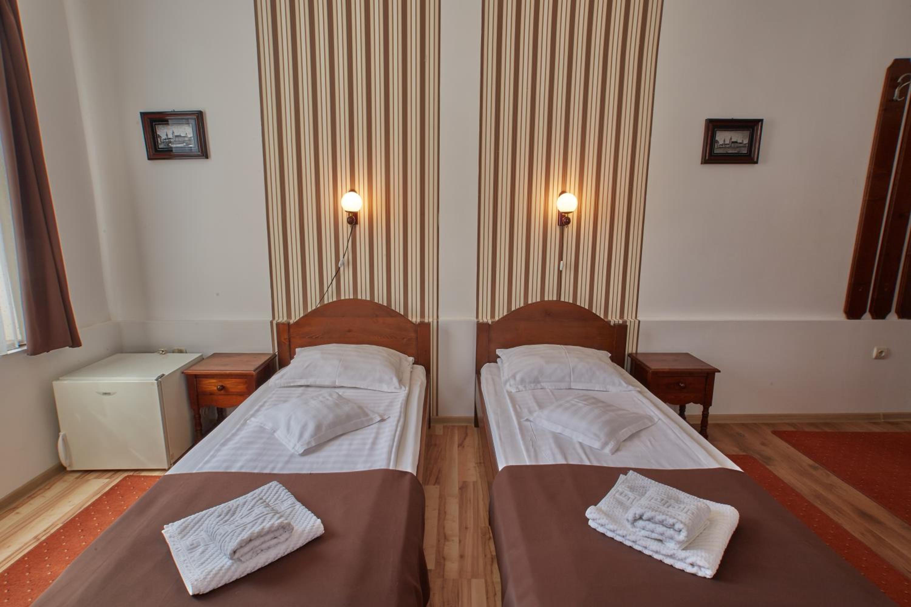 Double or Twin Room - Photo 11