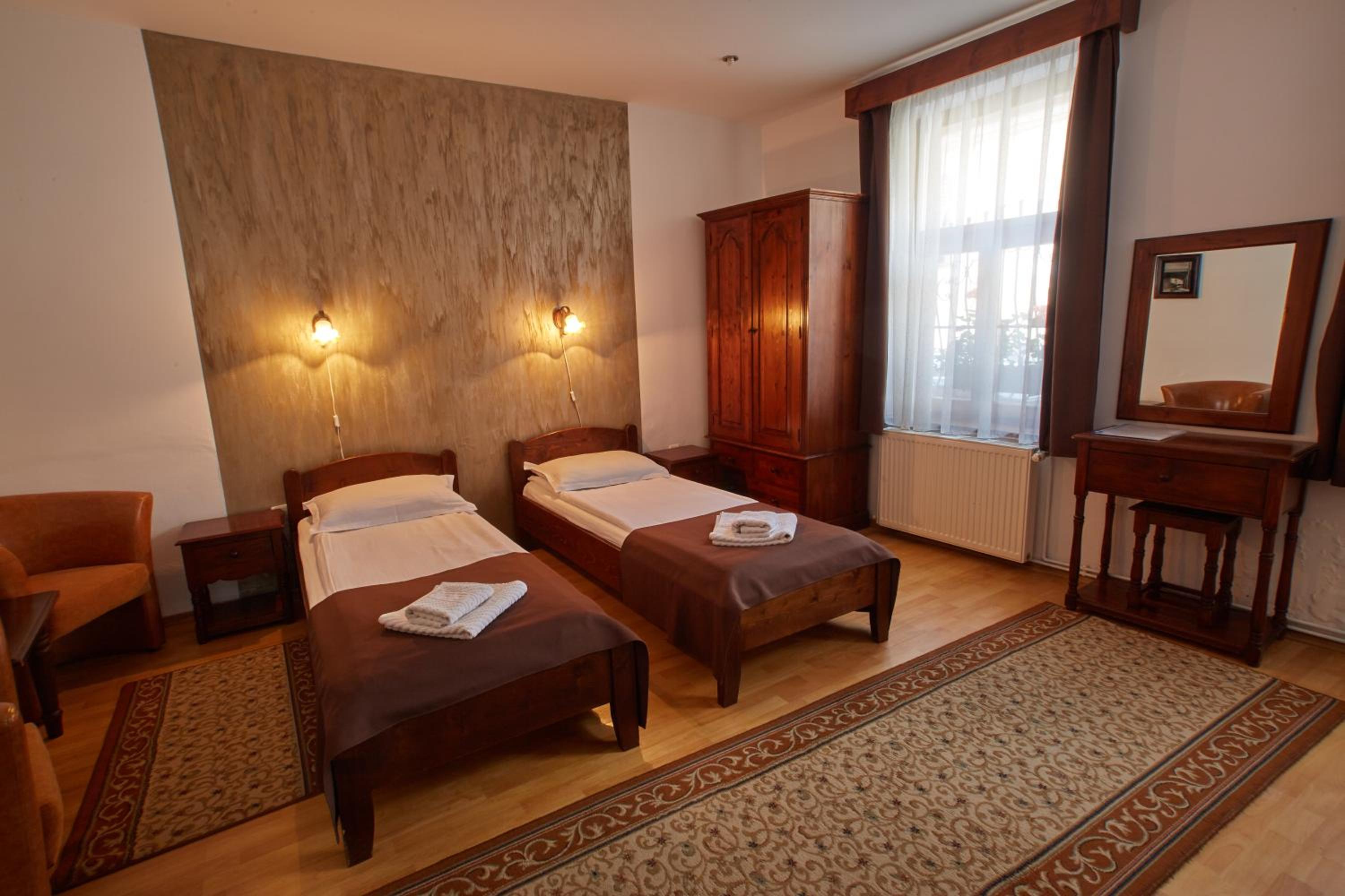 Double or Twin Room - Photo 7