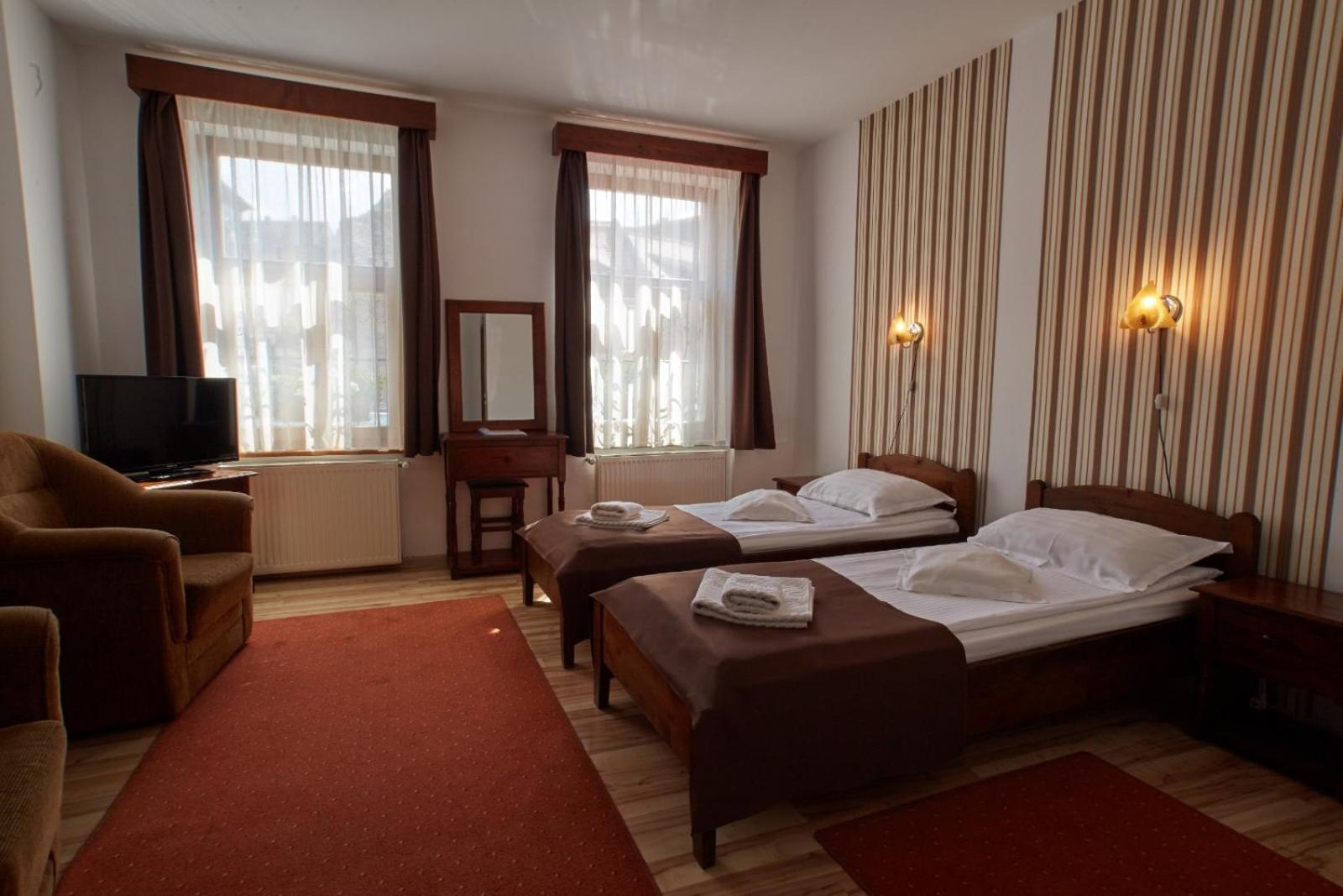 Double or Twin Room - Photo 12