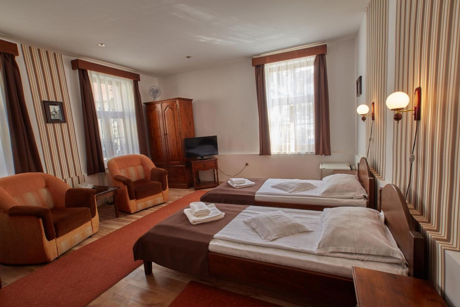 Double or Twin Room - Photo 17
