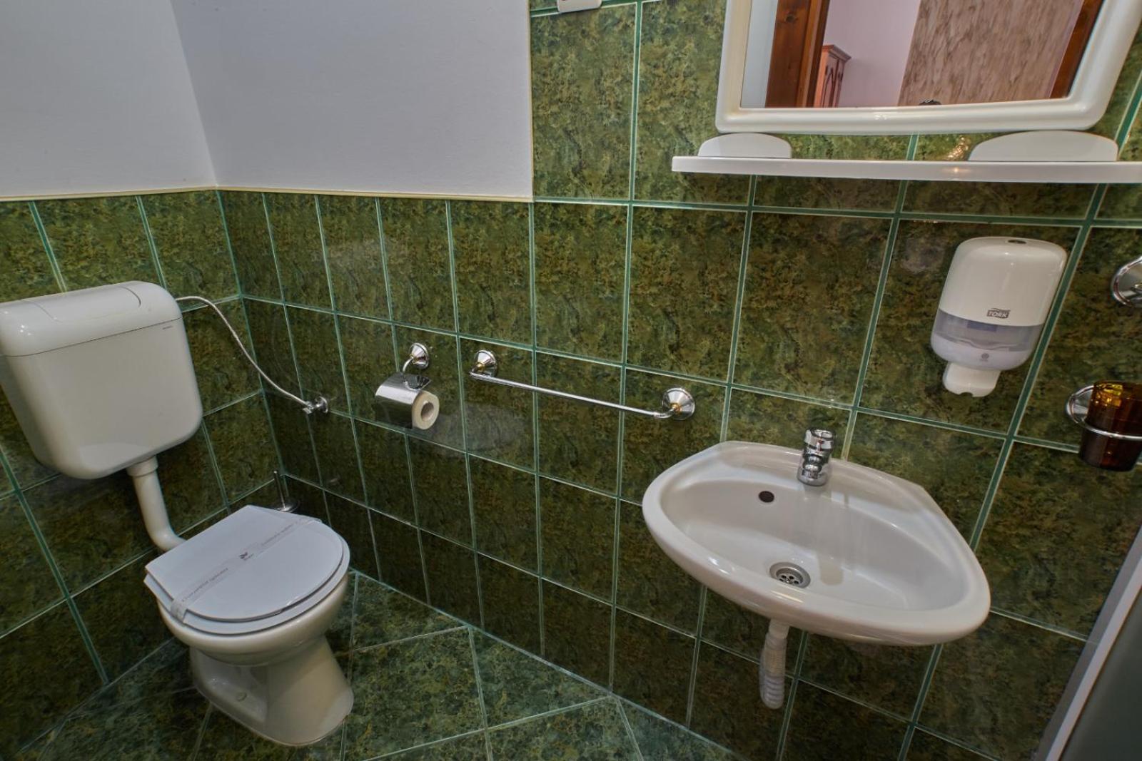 Double or Twin Room - Photo 18
