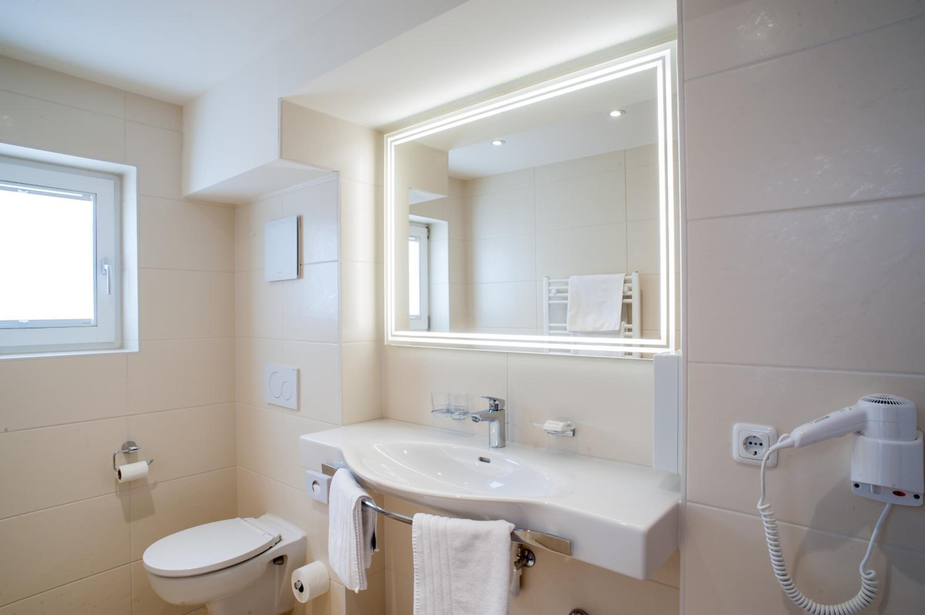 Business Double Room - Photo 7