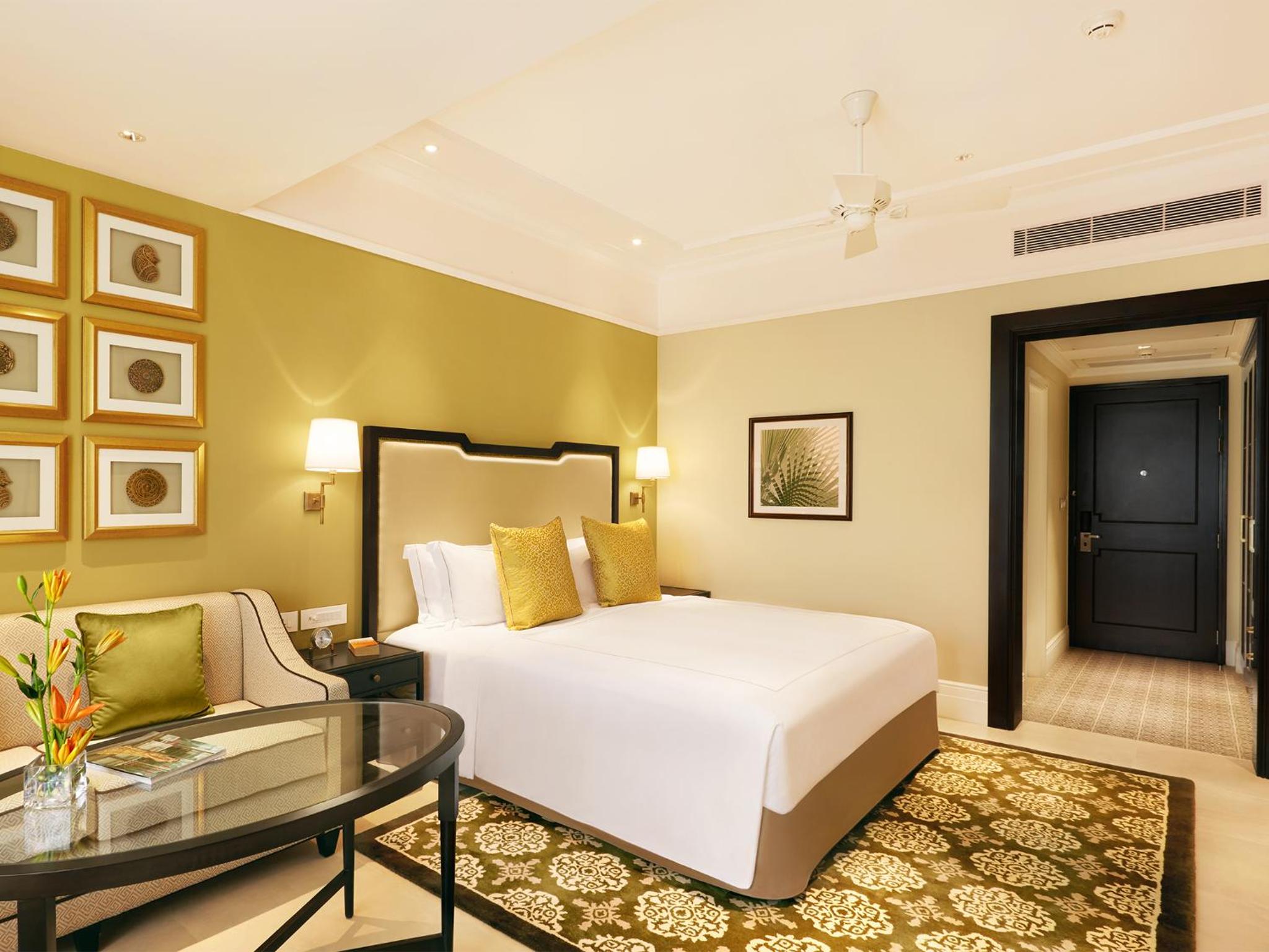 Luxury Room King Bed - Photo 2