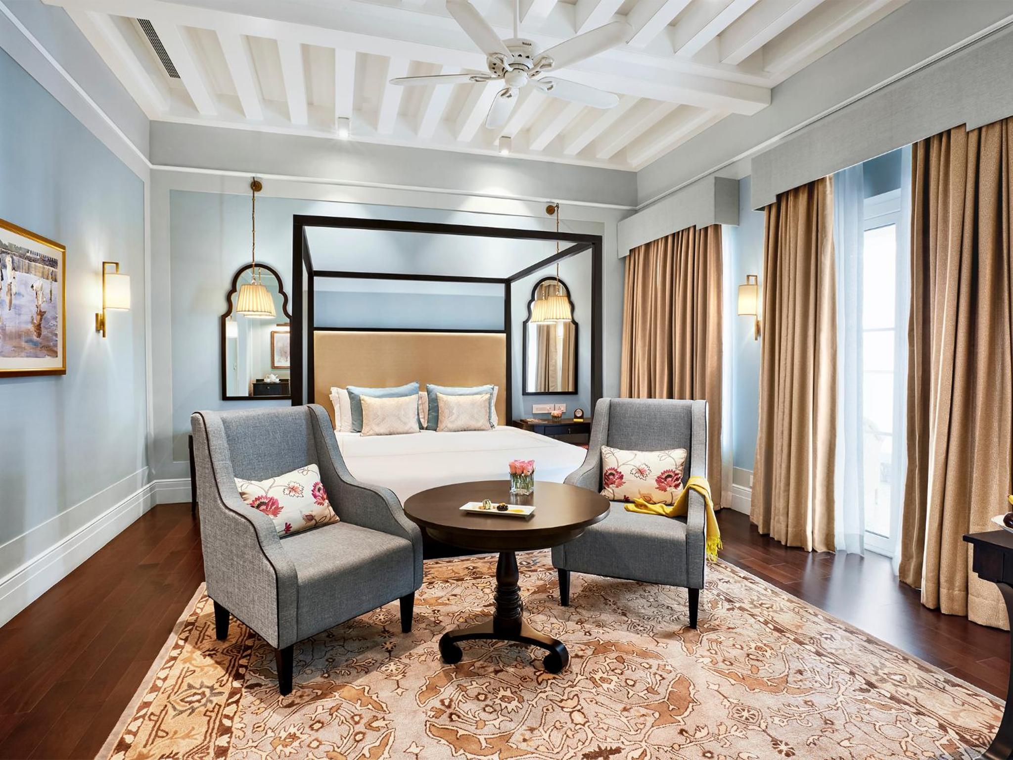 Colonial Room With One way Airport Transfer and More photo 1