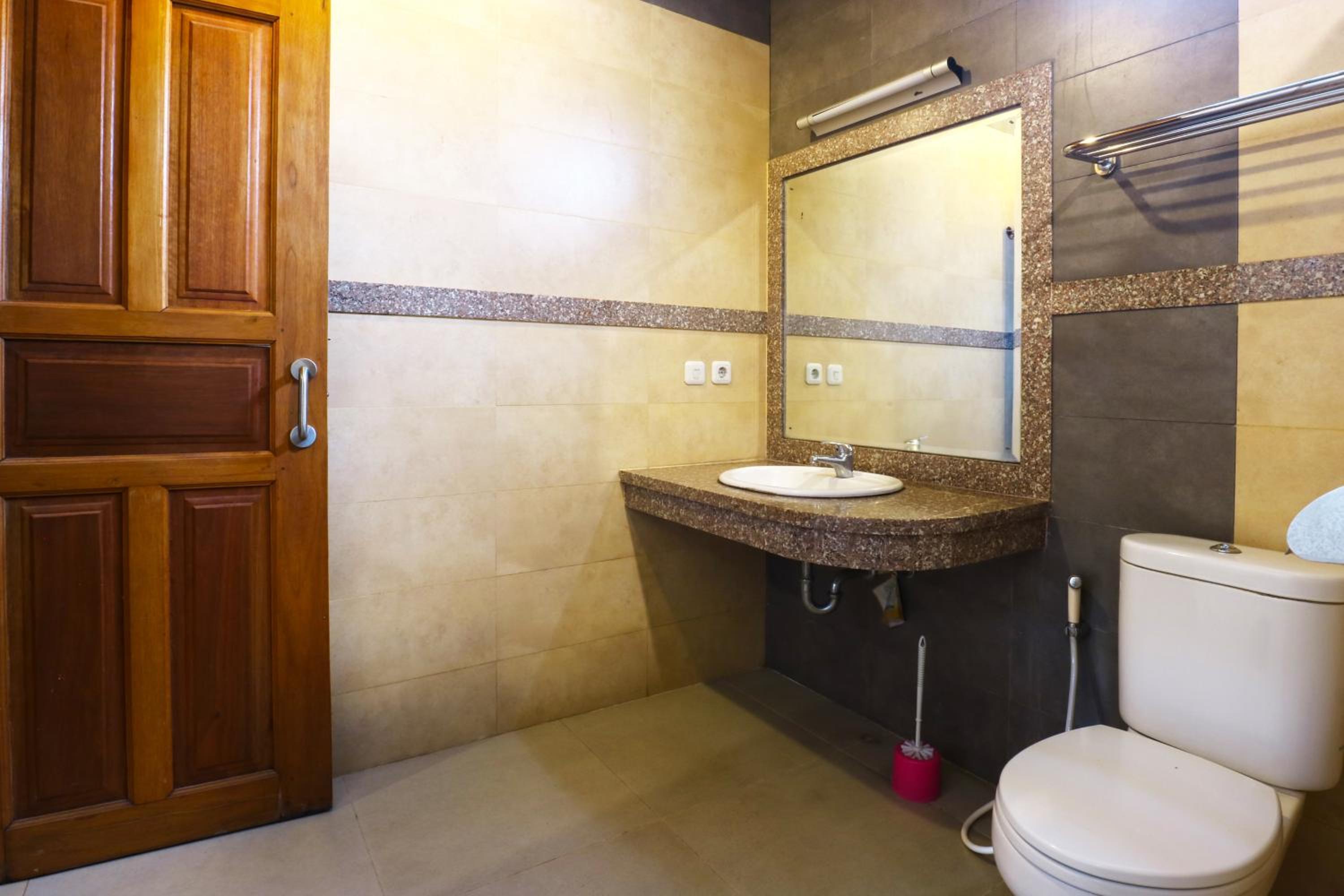 Villa - Photo 2