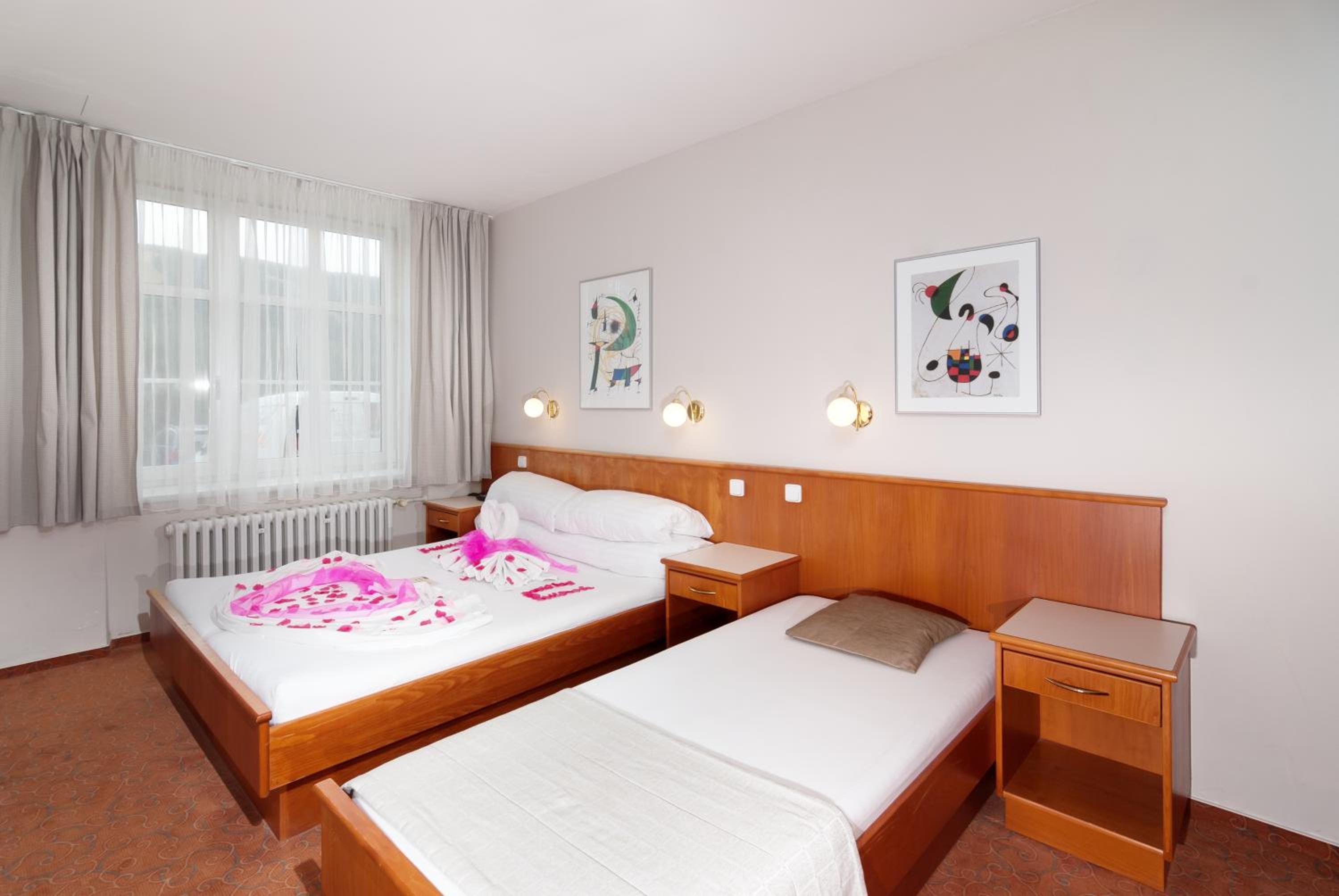 Economy Triple Room photo 1