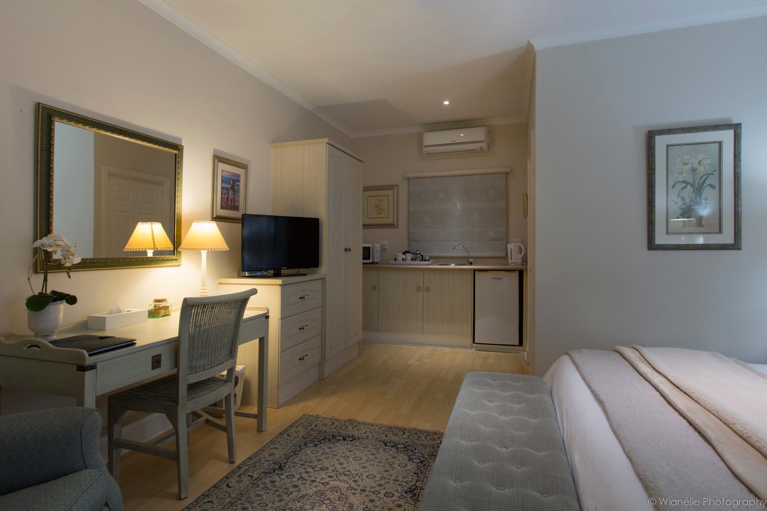 King Room with Kitchenette photo 3