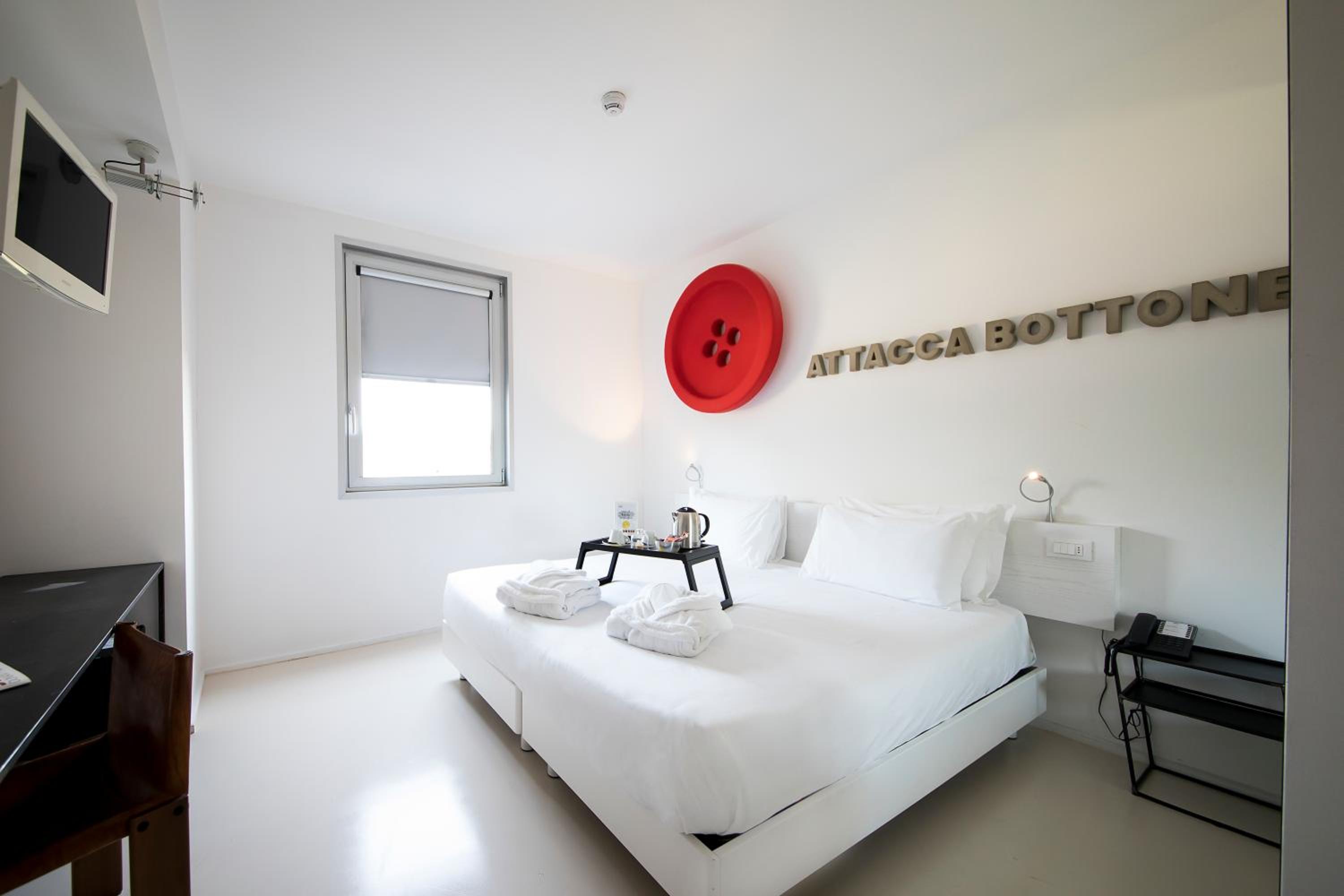 Superior King Room - Photo 15