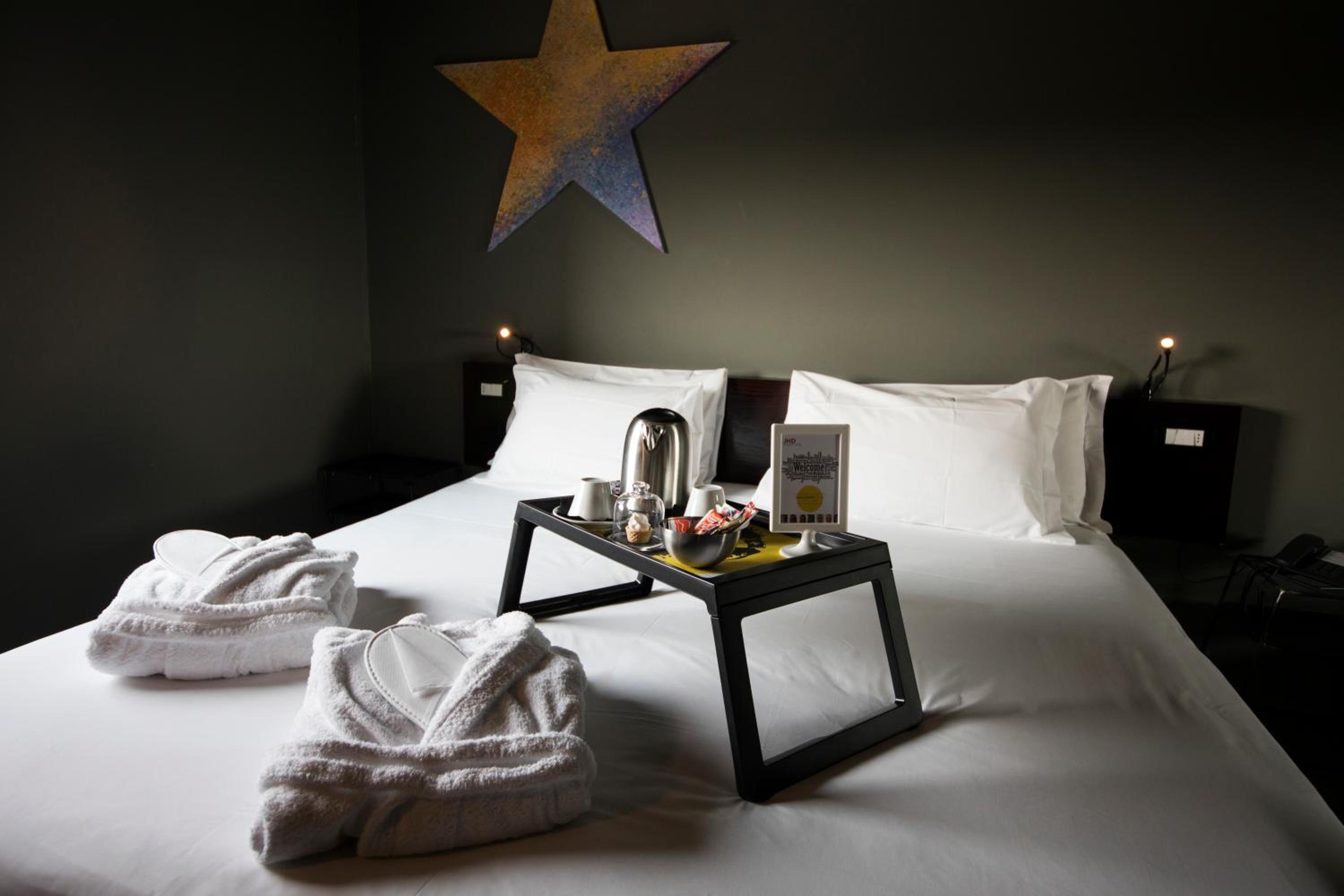 Superior King Room - Photo 11