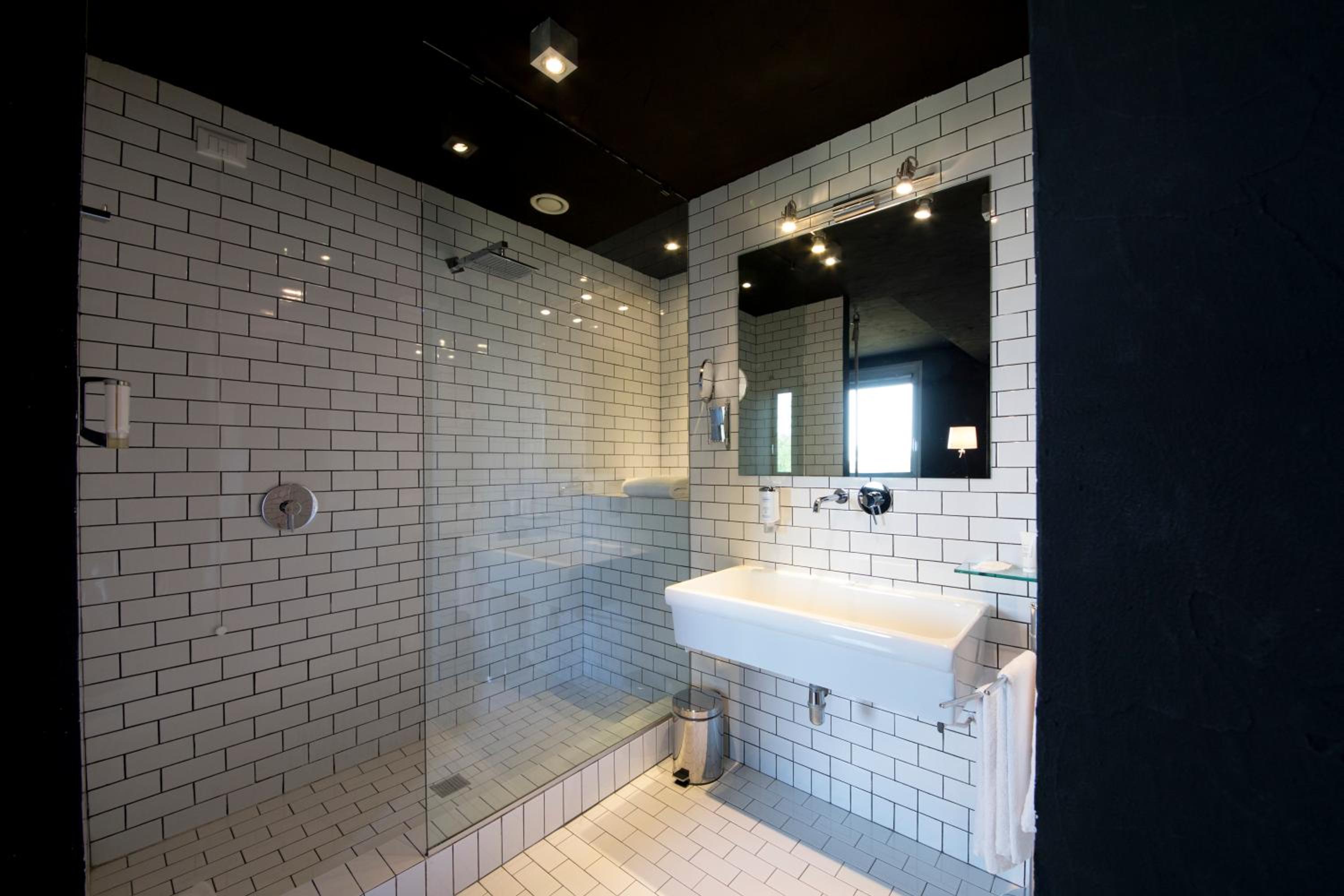 Junior King Suite - Photo 2
