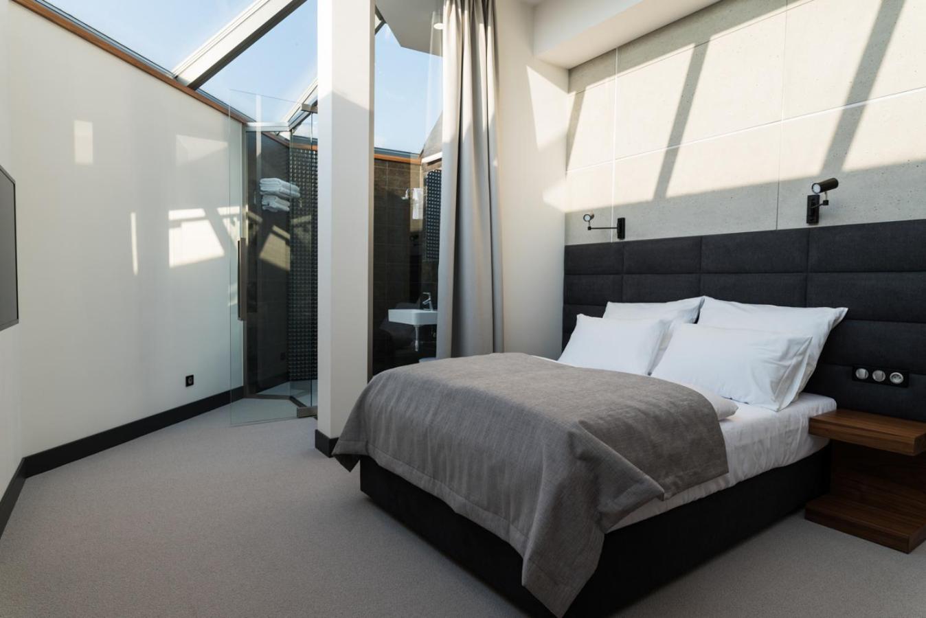 Deluxe King Room - Photo 1