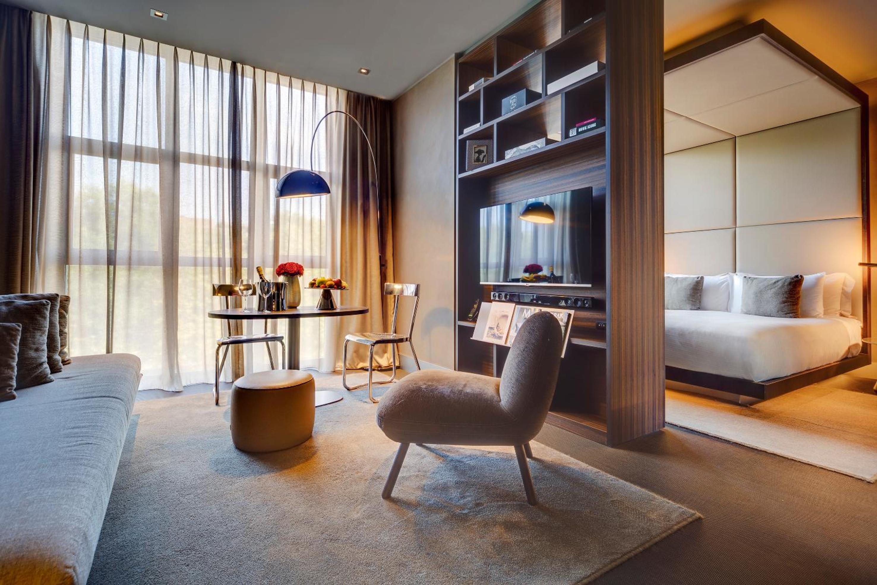 Extra ME+ Junior Suite with City VIew