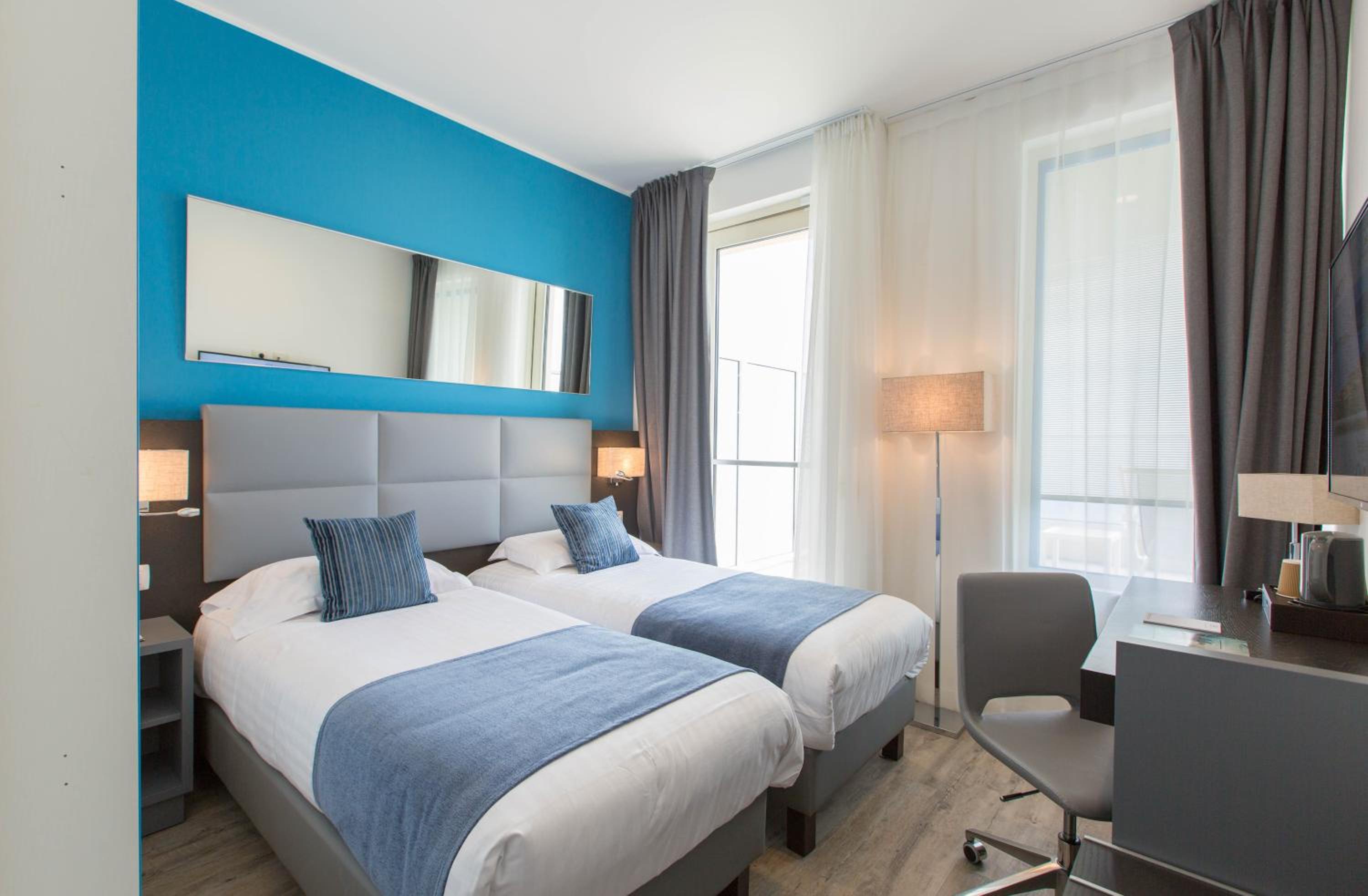 Standard Twin Room with Sea View - Photo 1