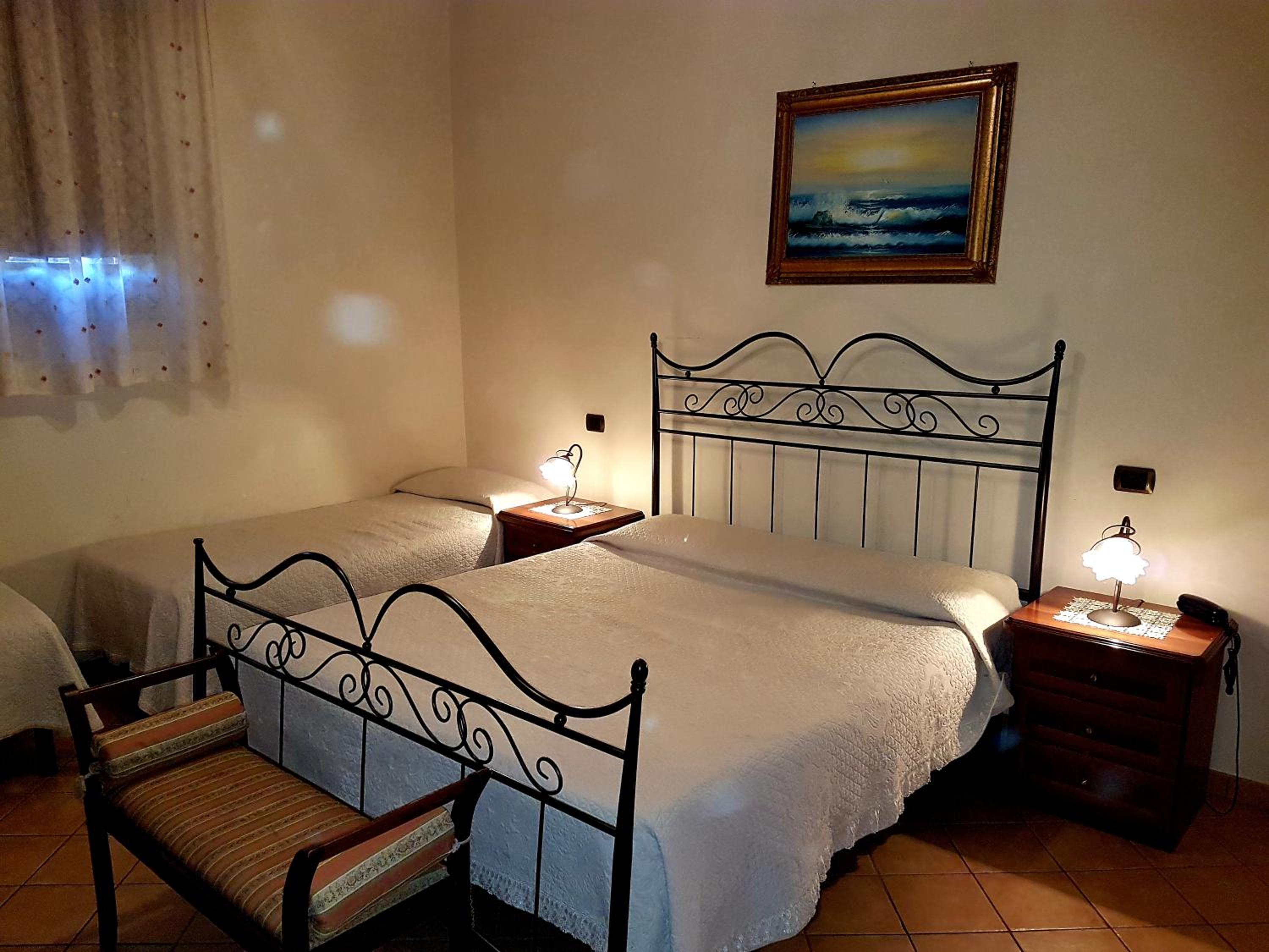 Double or Twin Room - Photo 3