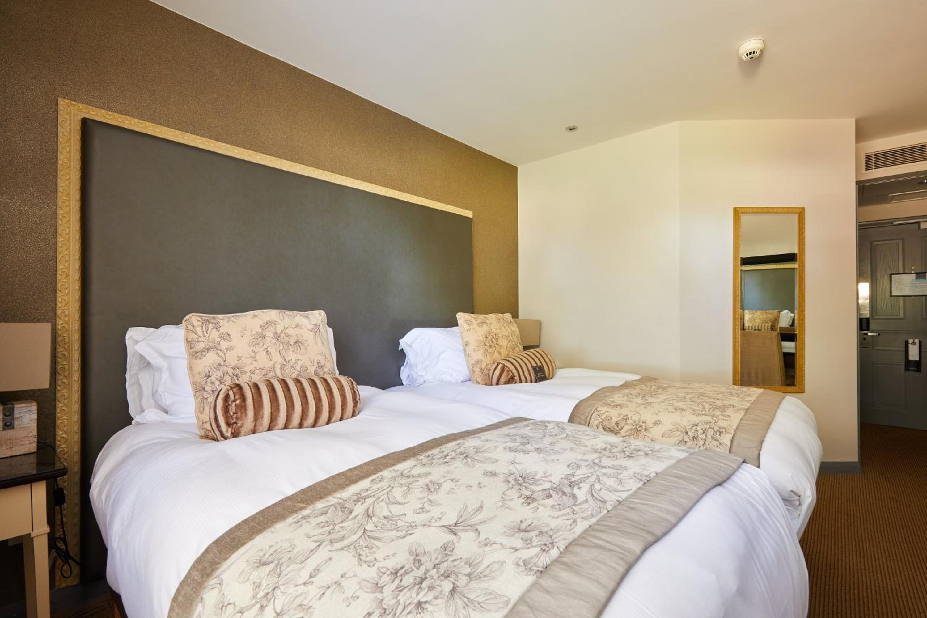 Superior Twin Room - Non-Smoking photo 2
