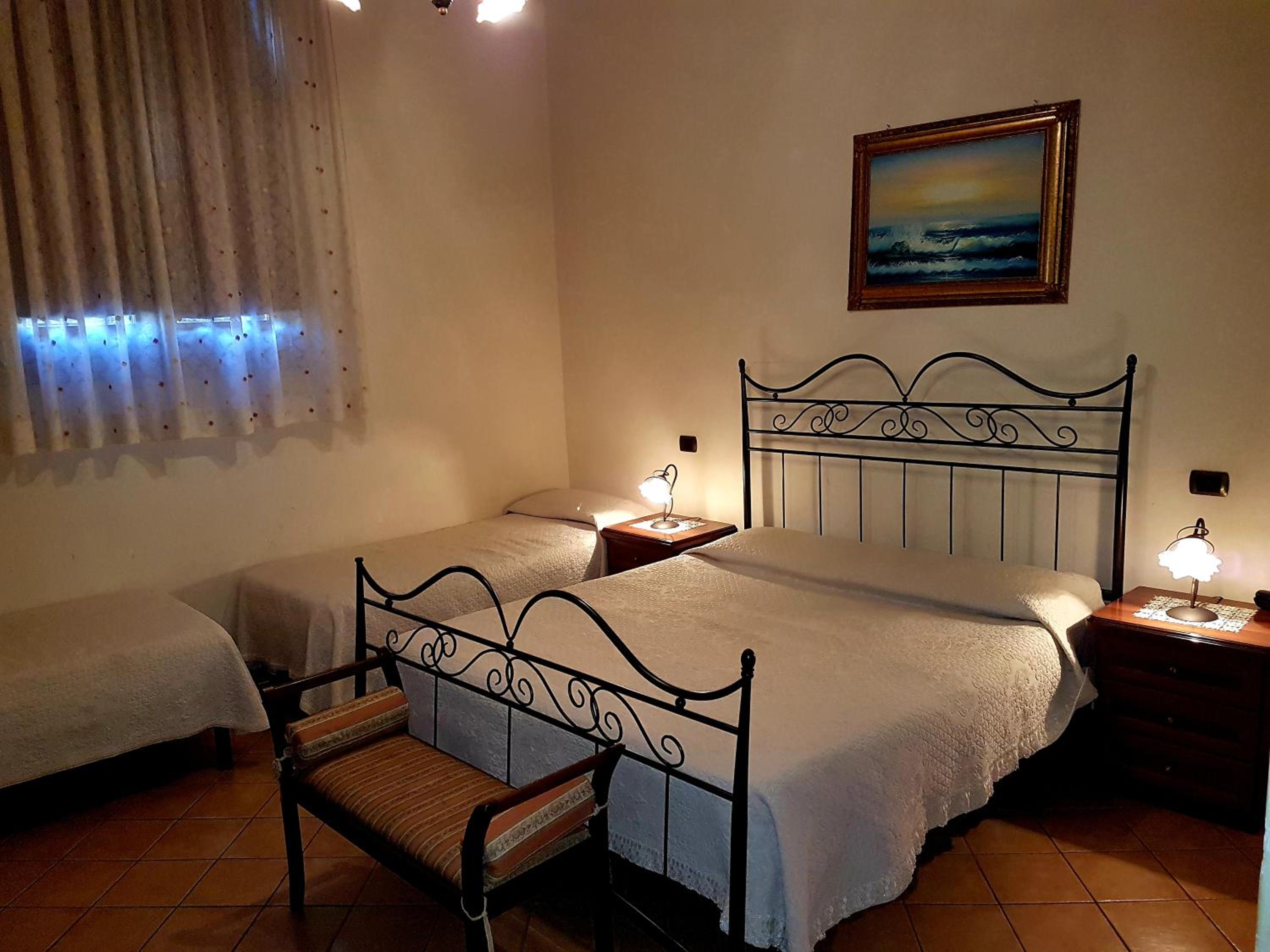 Double or Twin Room - Photo 5