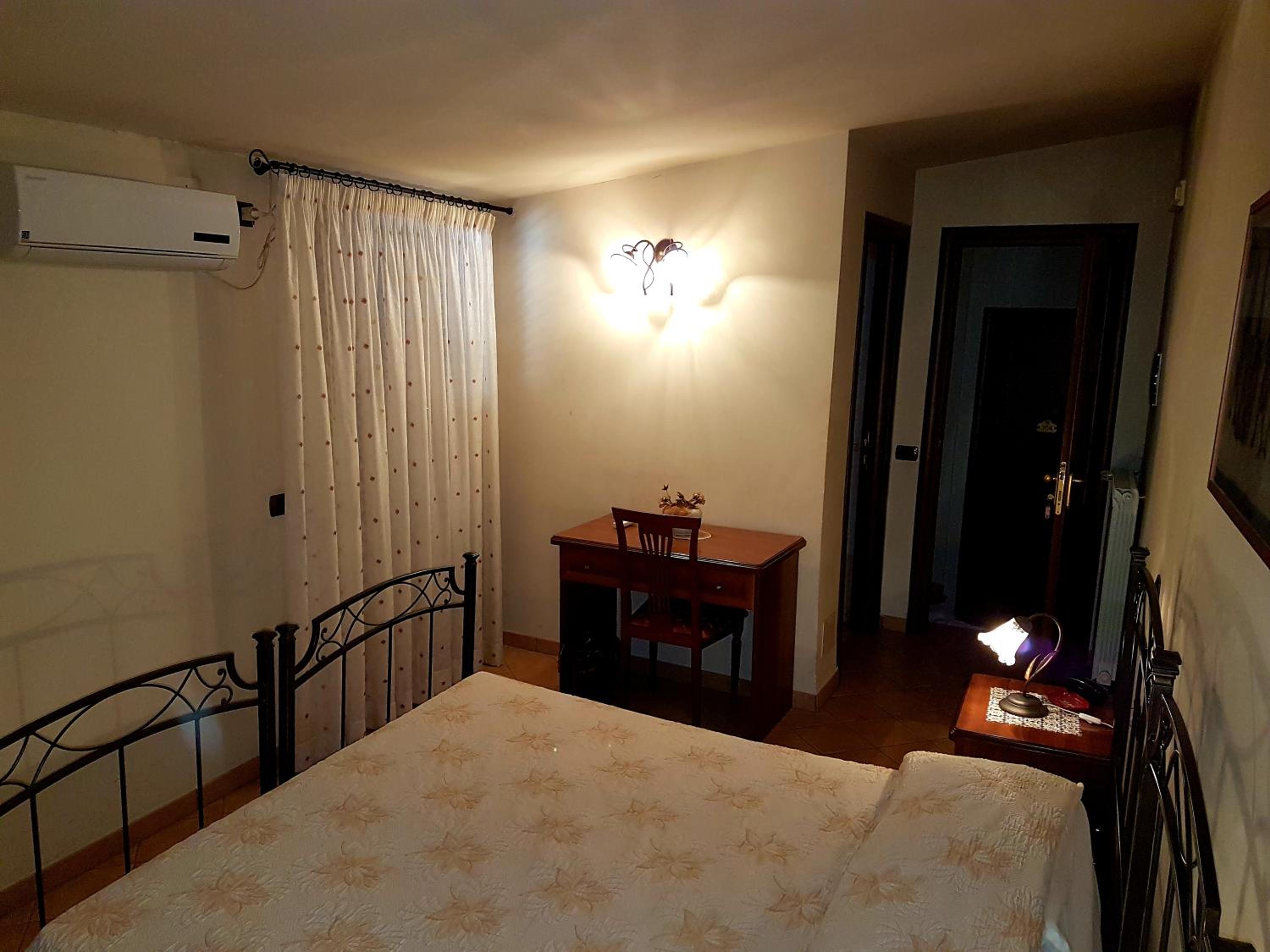 Double or Twin Room - Photo 8