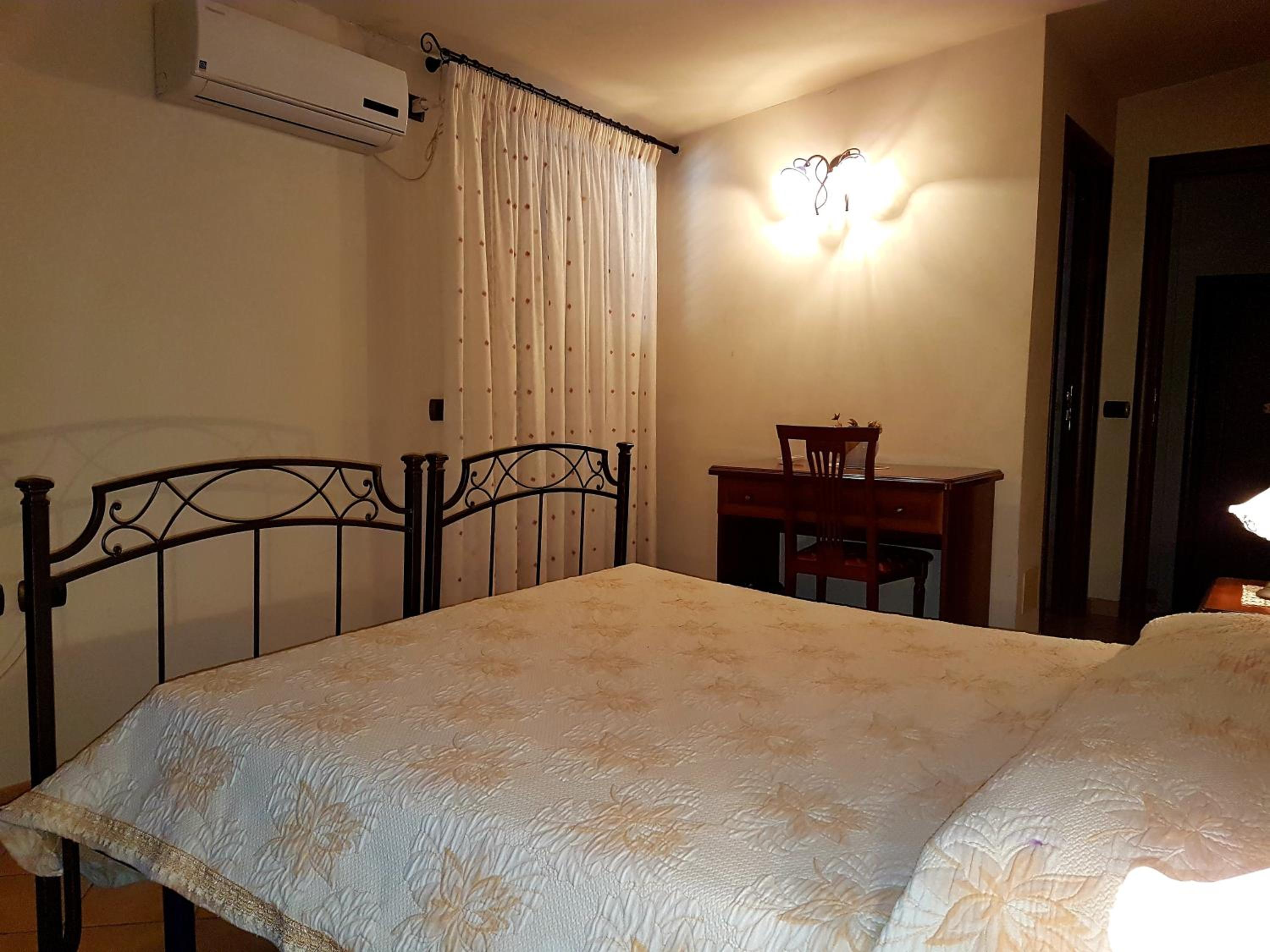 Double or Twin Room - Photo 11