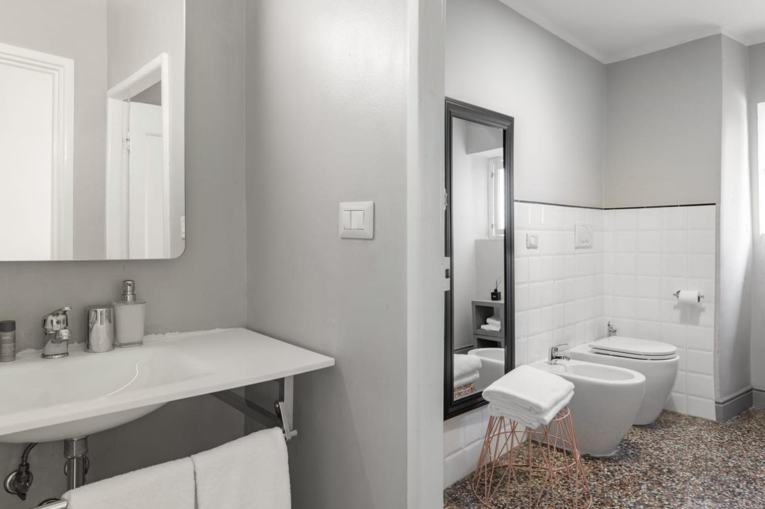 Studio - Split Level (5 Adults) photo 2