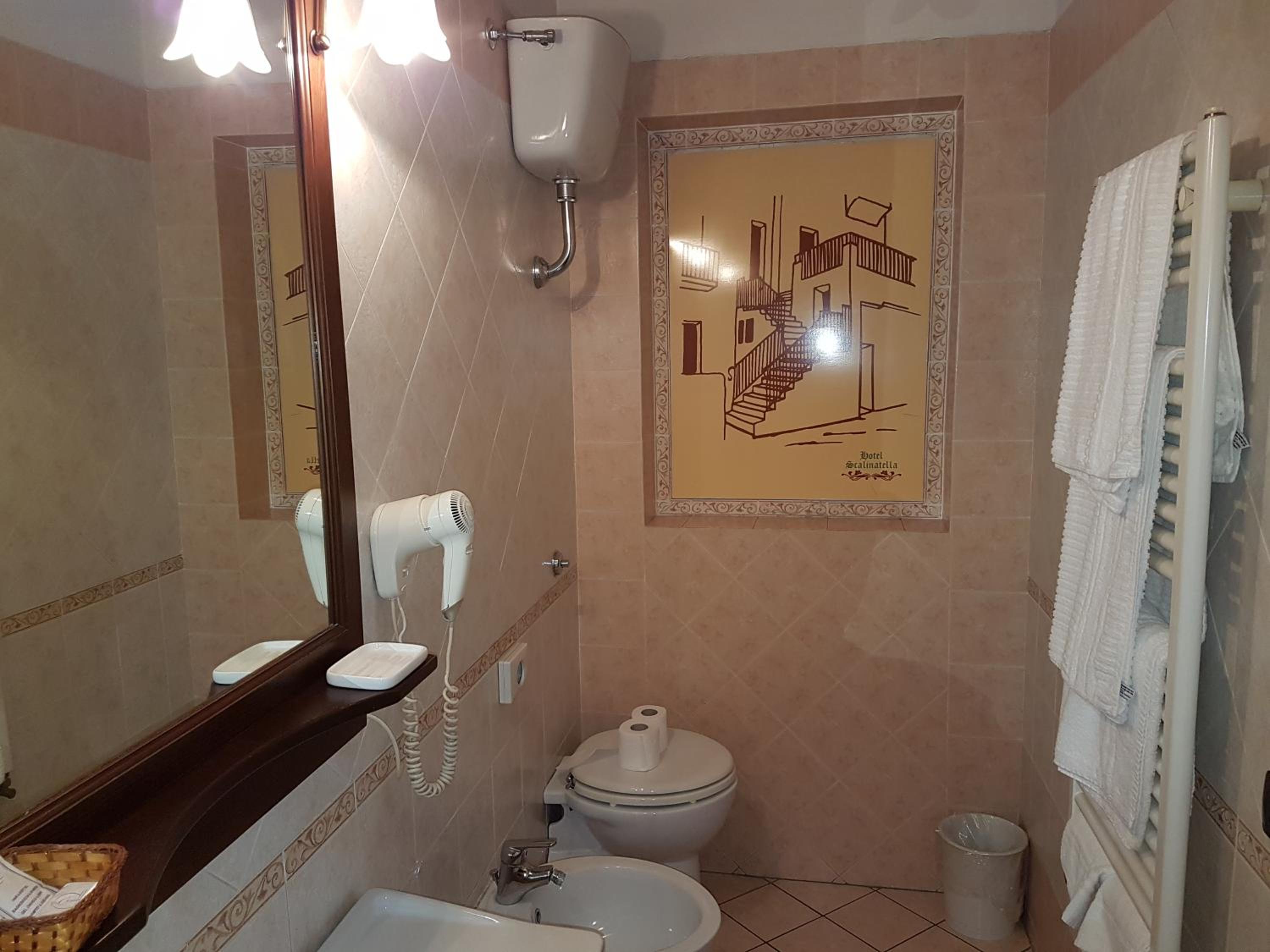 Double or Twin Room - Photo 9