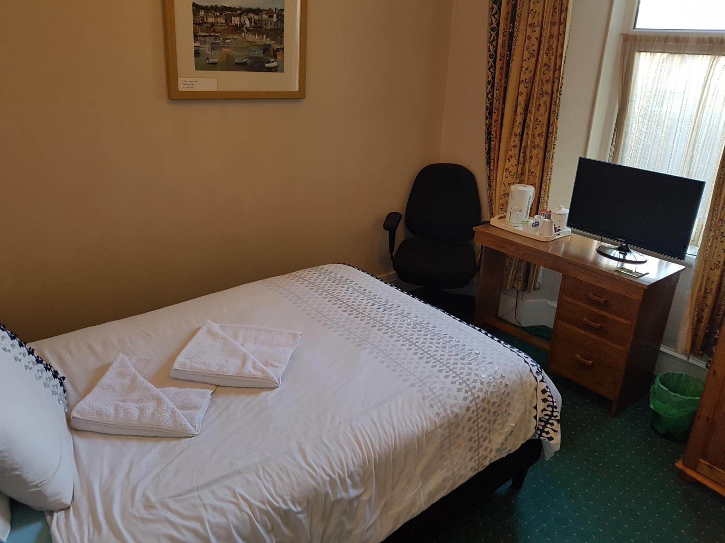 Single Room with Shared Shower and Toilet photo 2