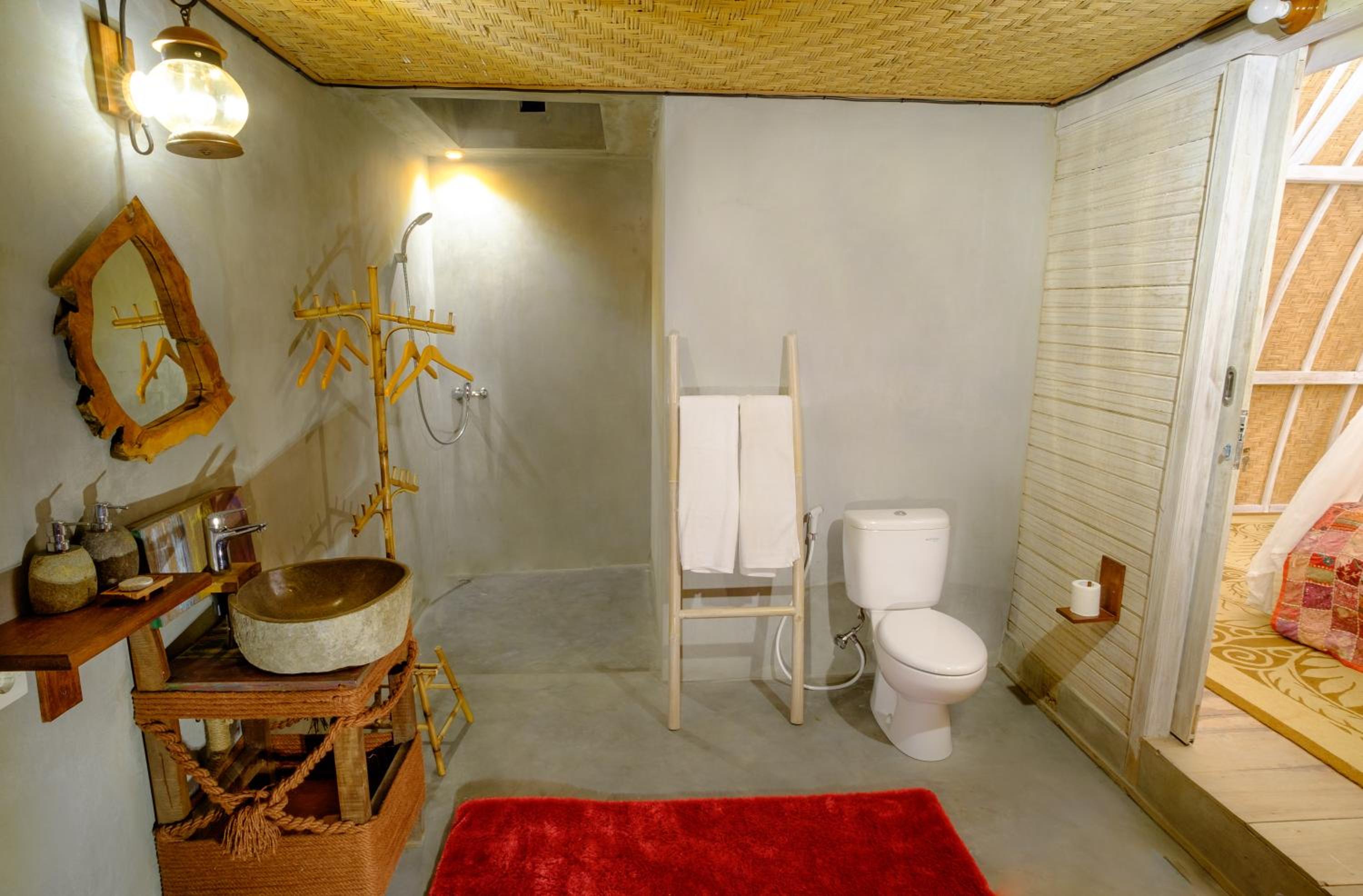 King Room with Balcony - Photo 3