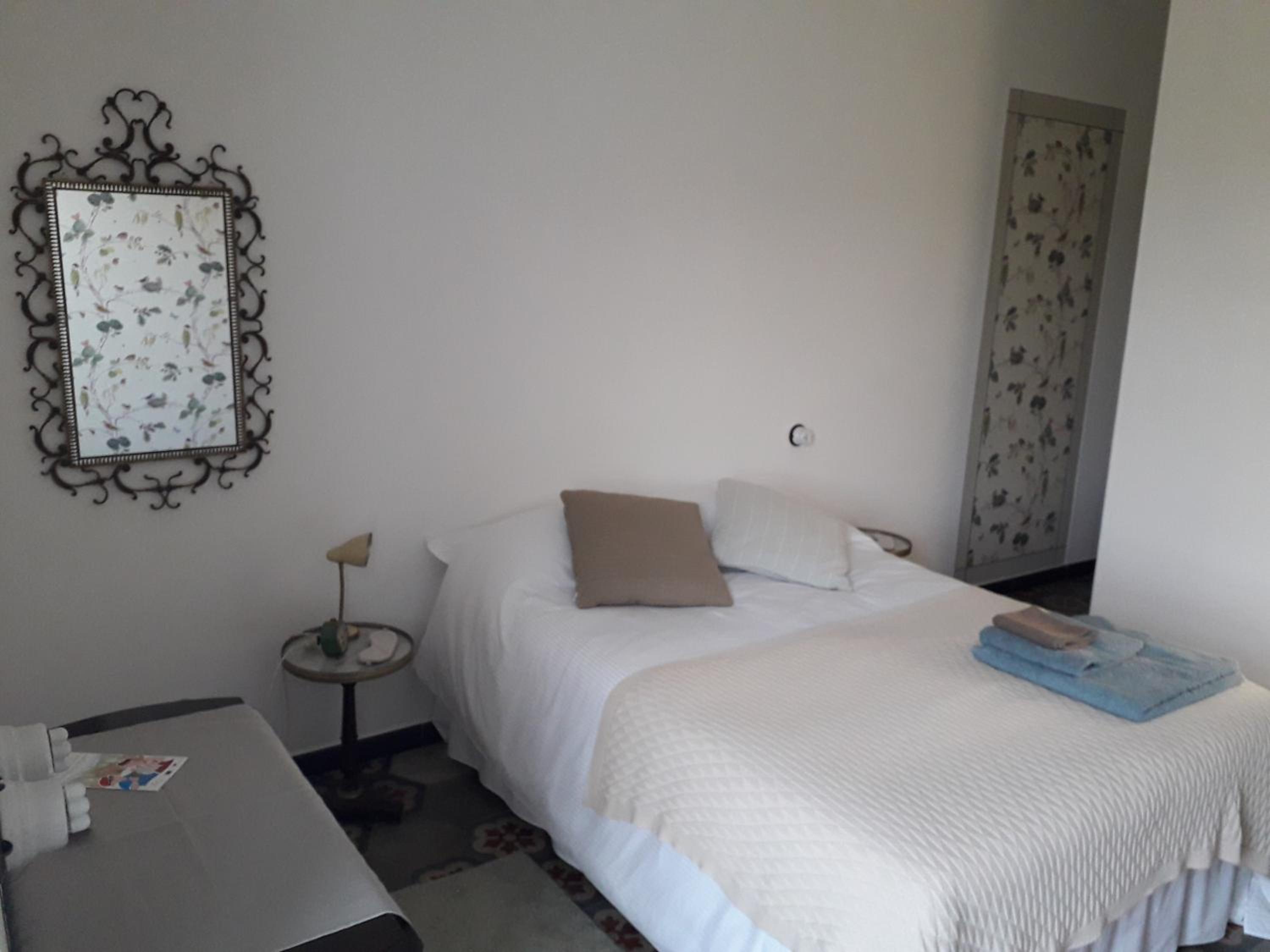 Deluxe Double Room with Shower - Photo 1