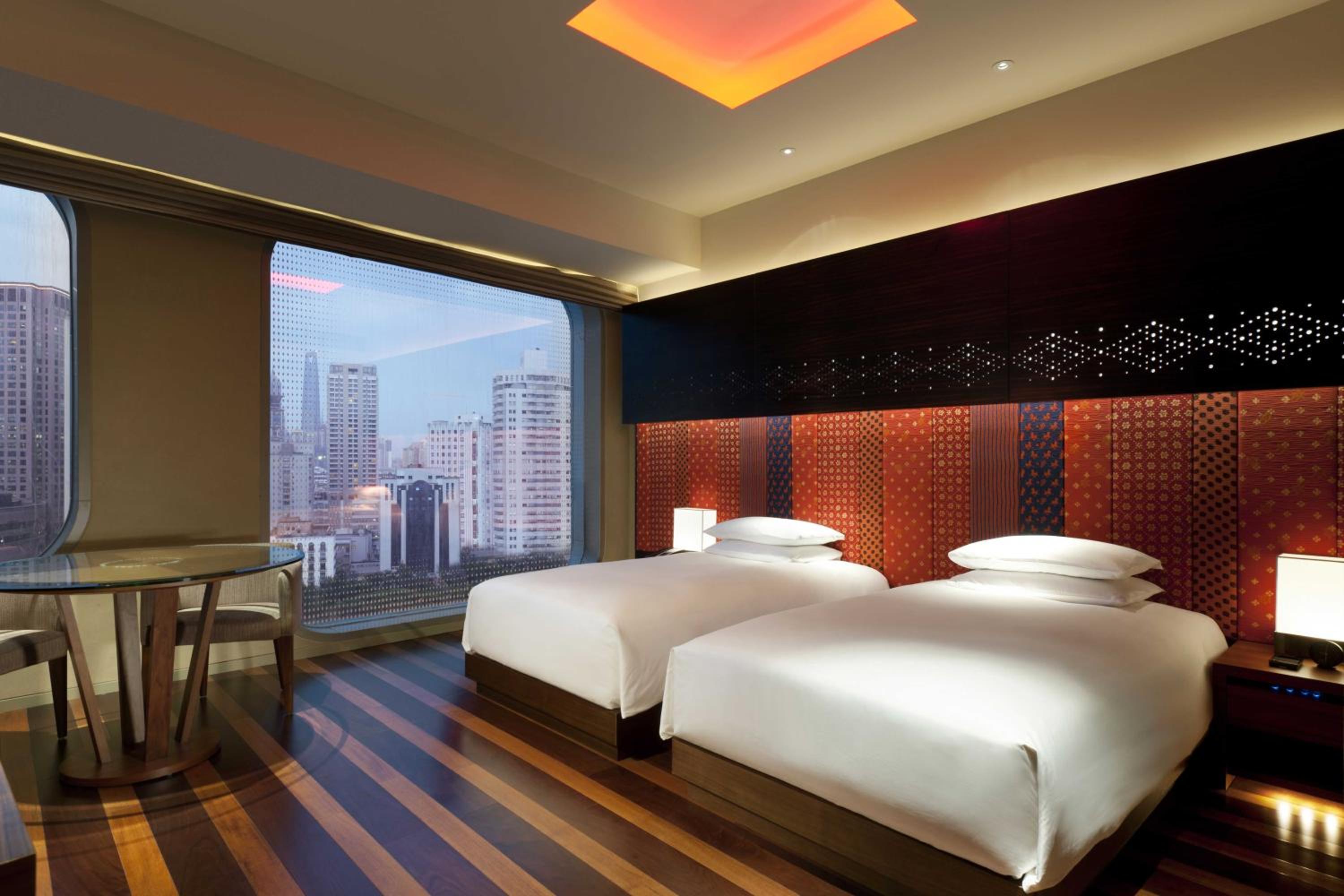 Twin Room with City View - High Floor