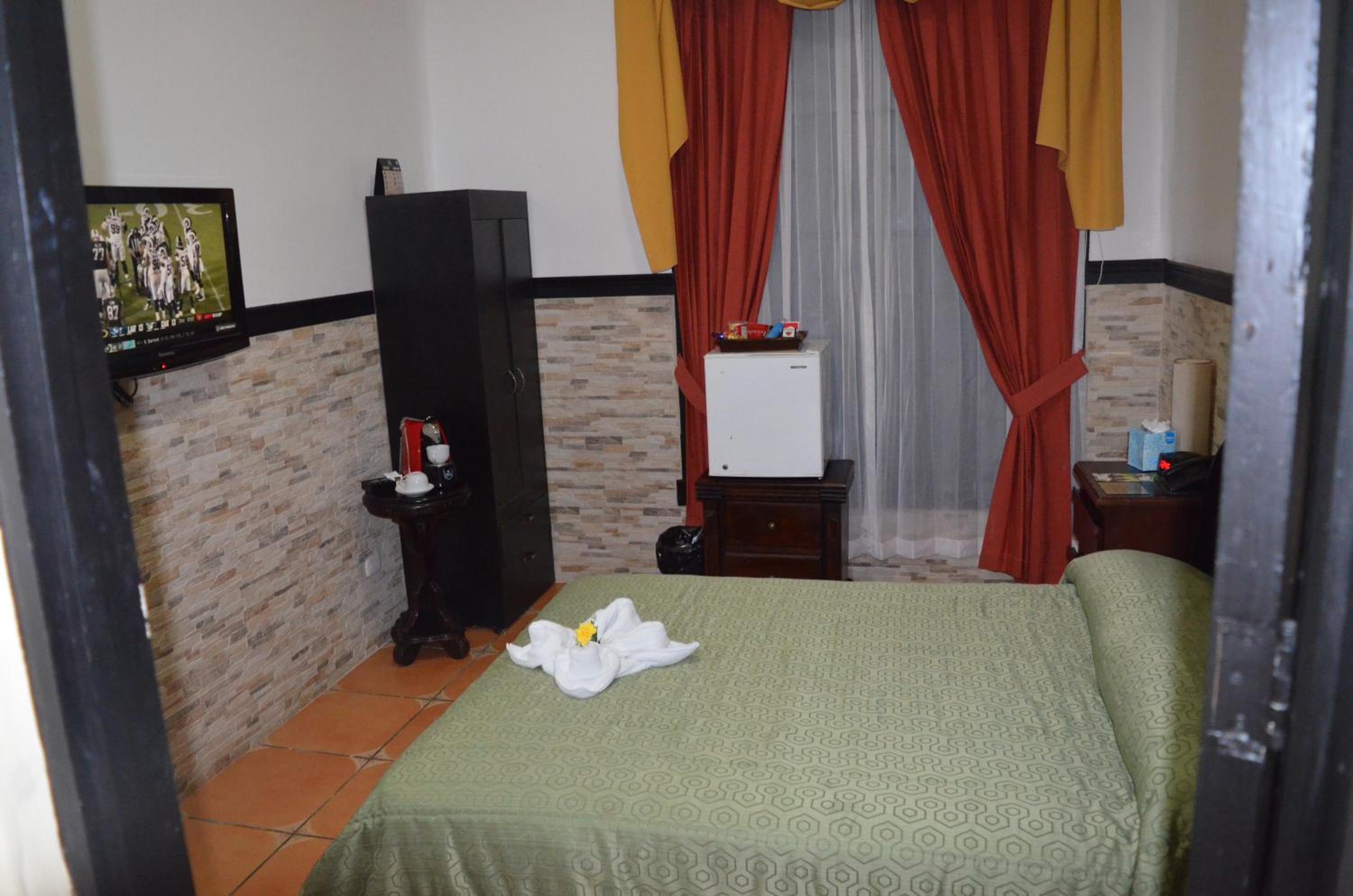 Standard Queen Room