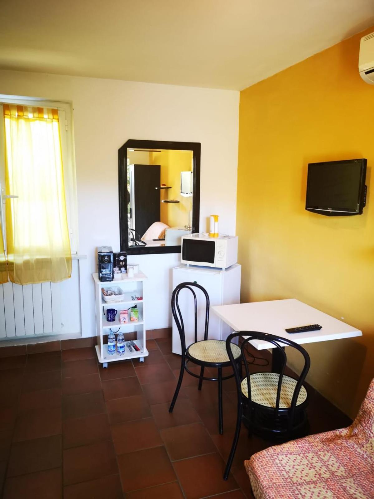 Deluxe Room (2 Adults + 1 Child) photo 3