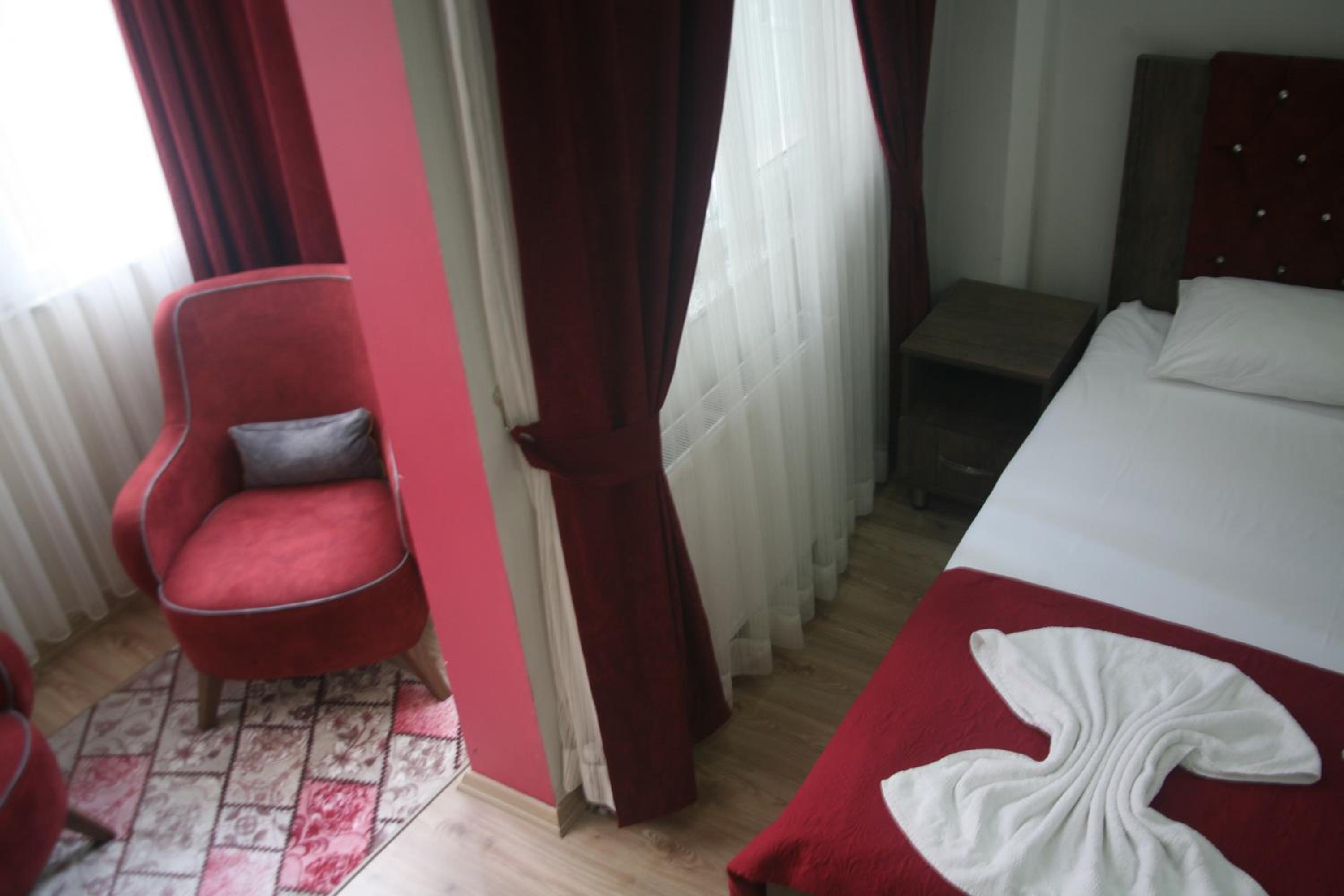 Deluxe Double Room with Bath photo 3