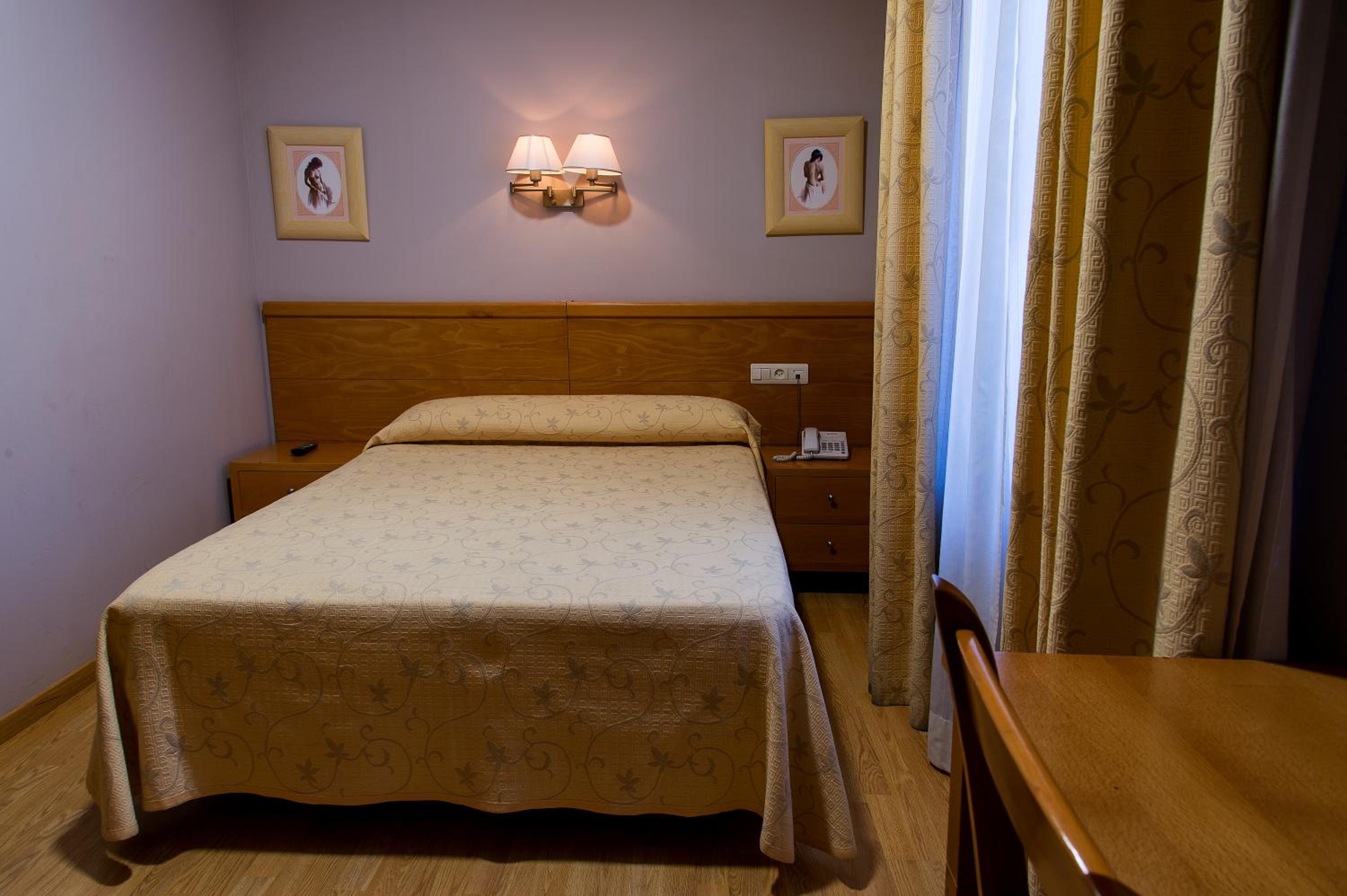 Double or Twin Room - Photo 1