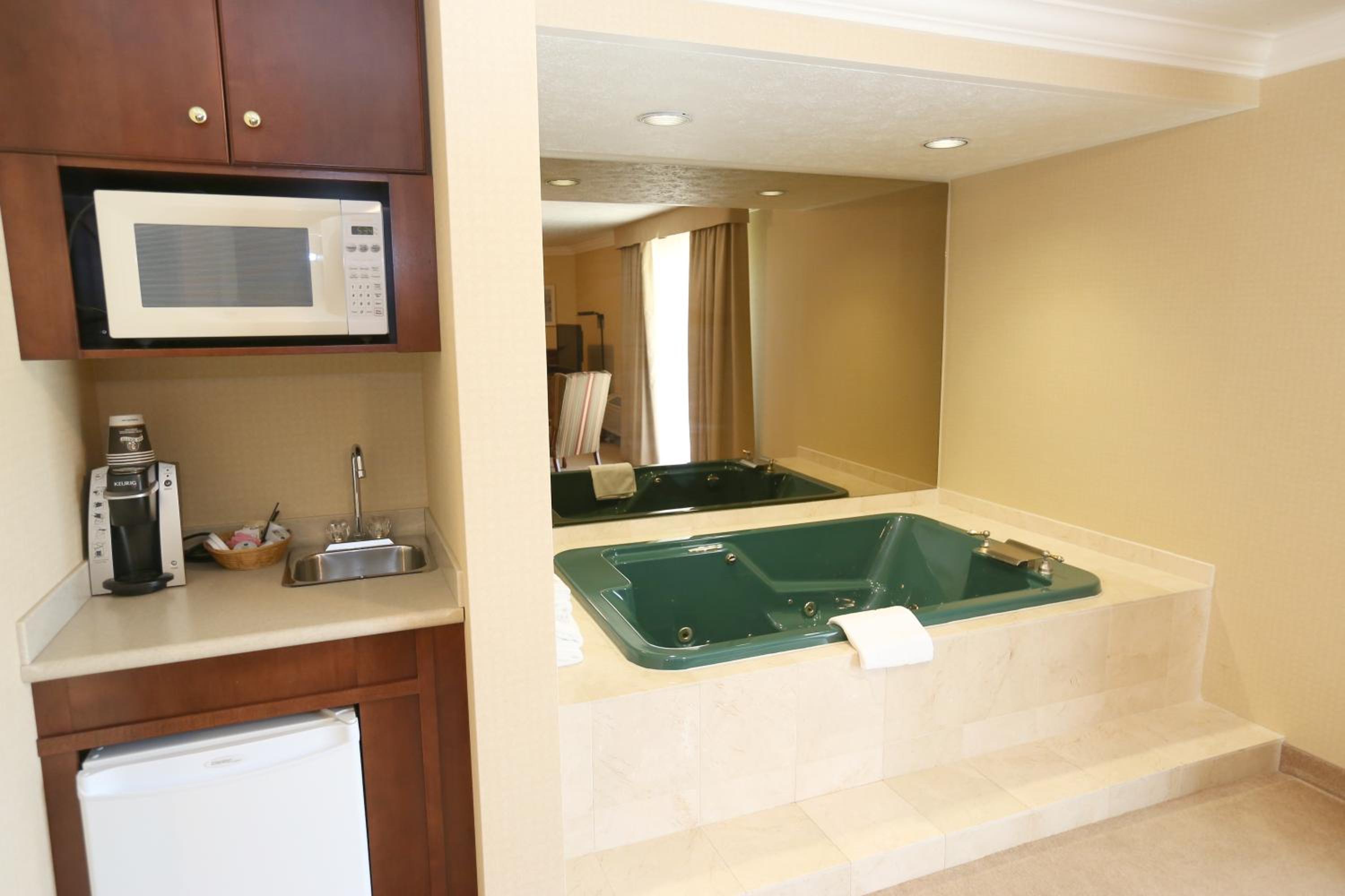 Superior Suite - Photo 8