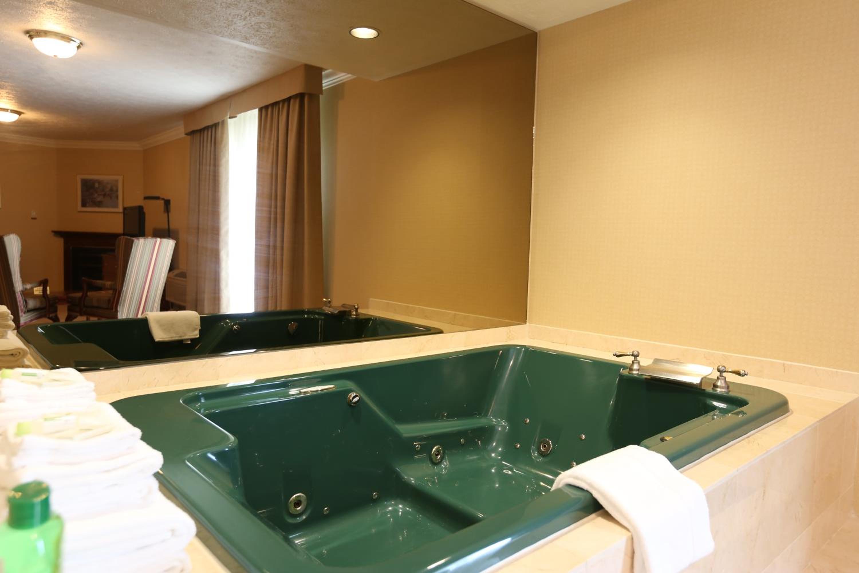 Superior Suite - Photo 10