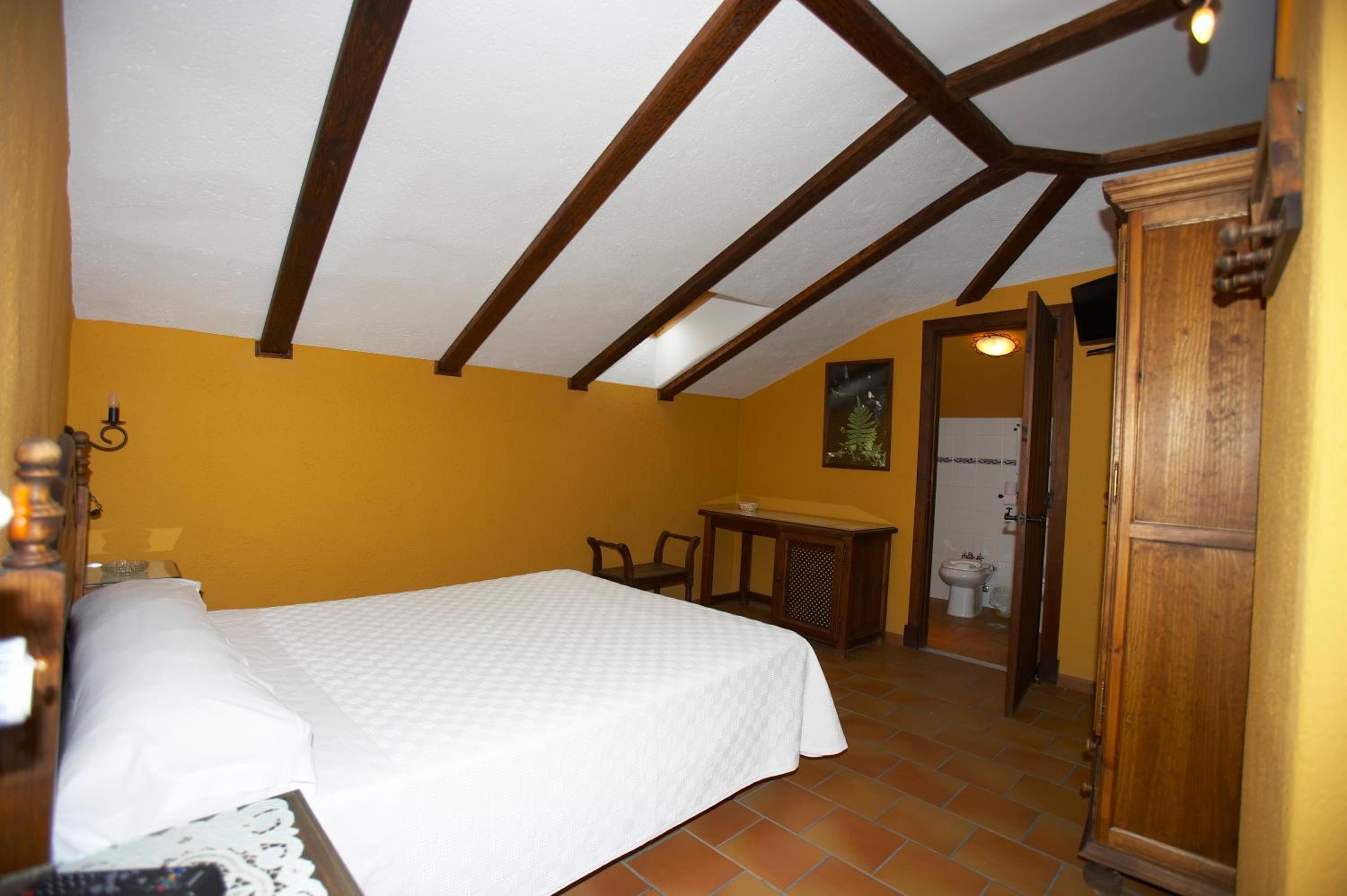 Double Room - Photo 2