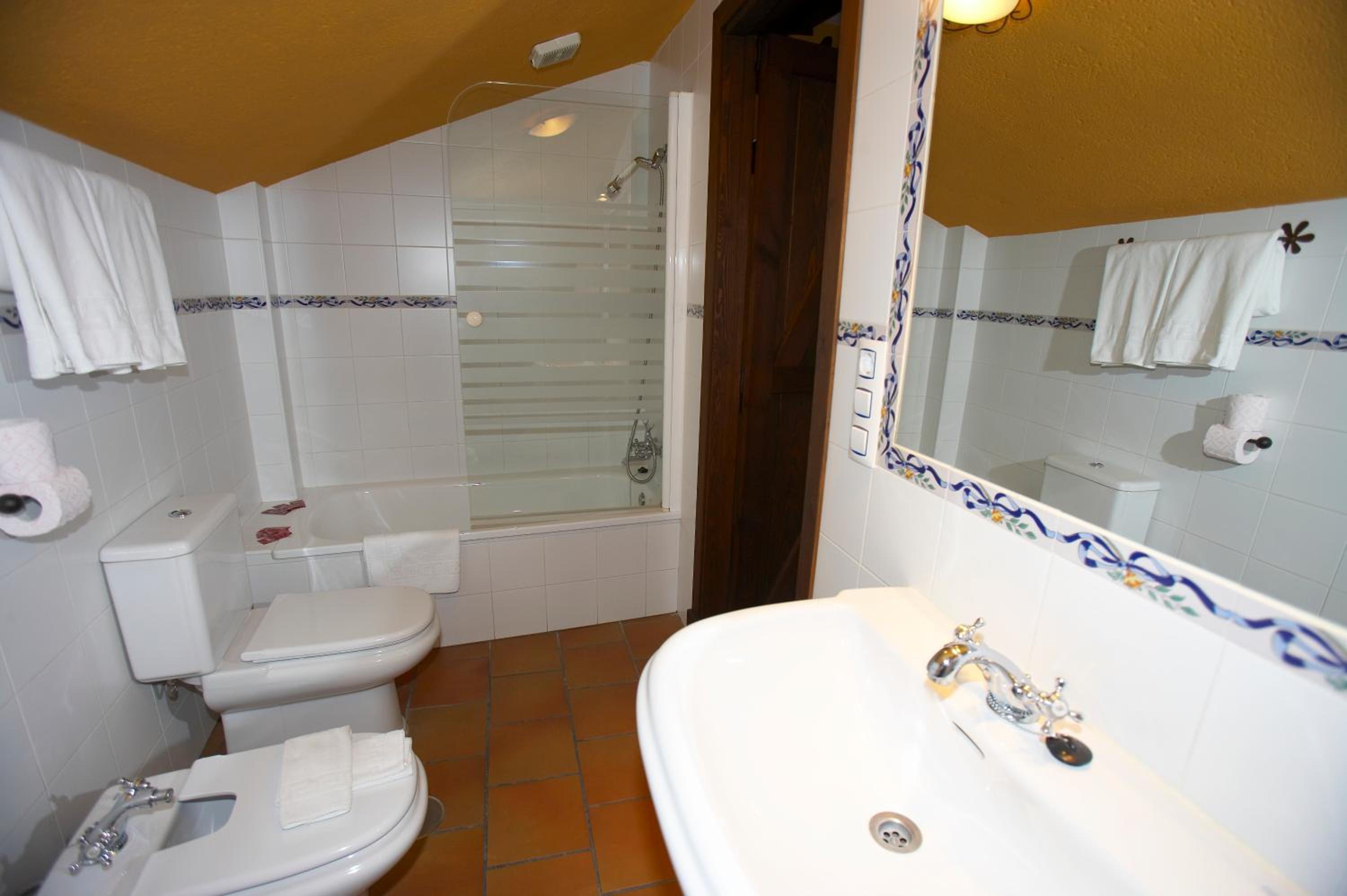 Double Room - Photo 6