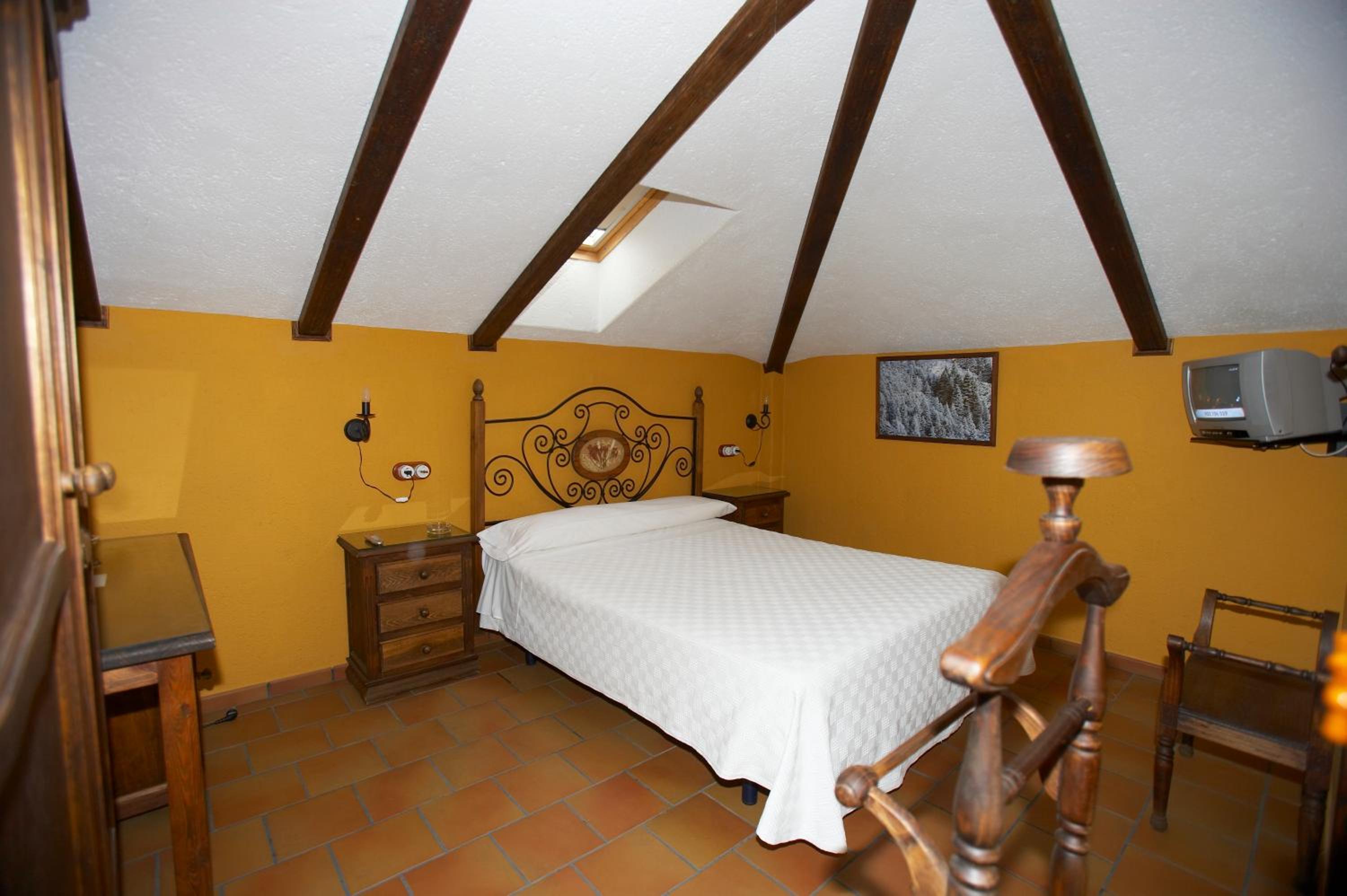 Double Room - Photo 5