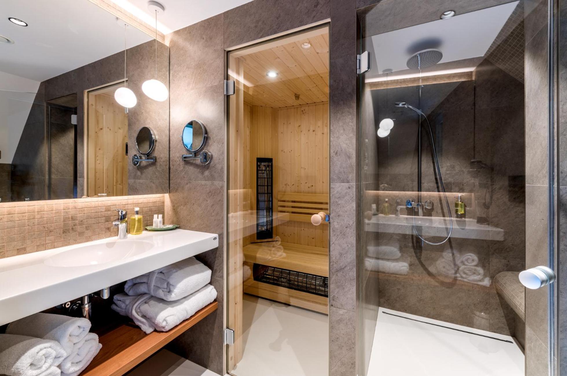Double Room with Massage Bath and Sauna - Photo 2