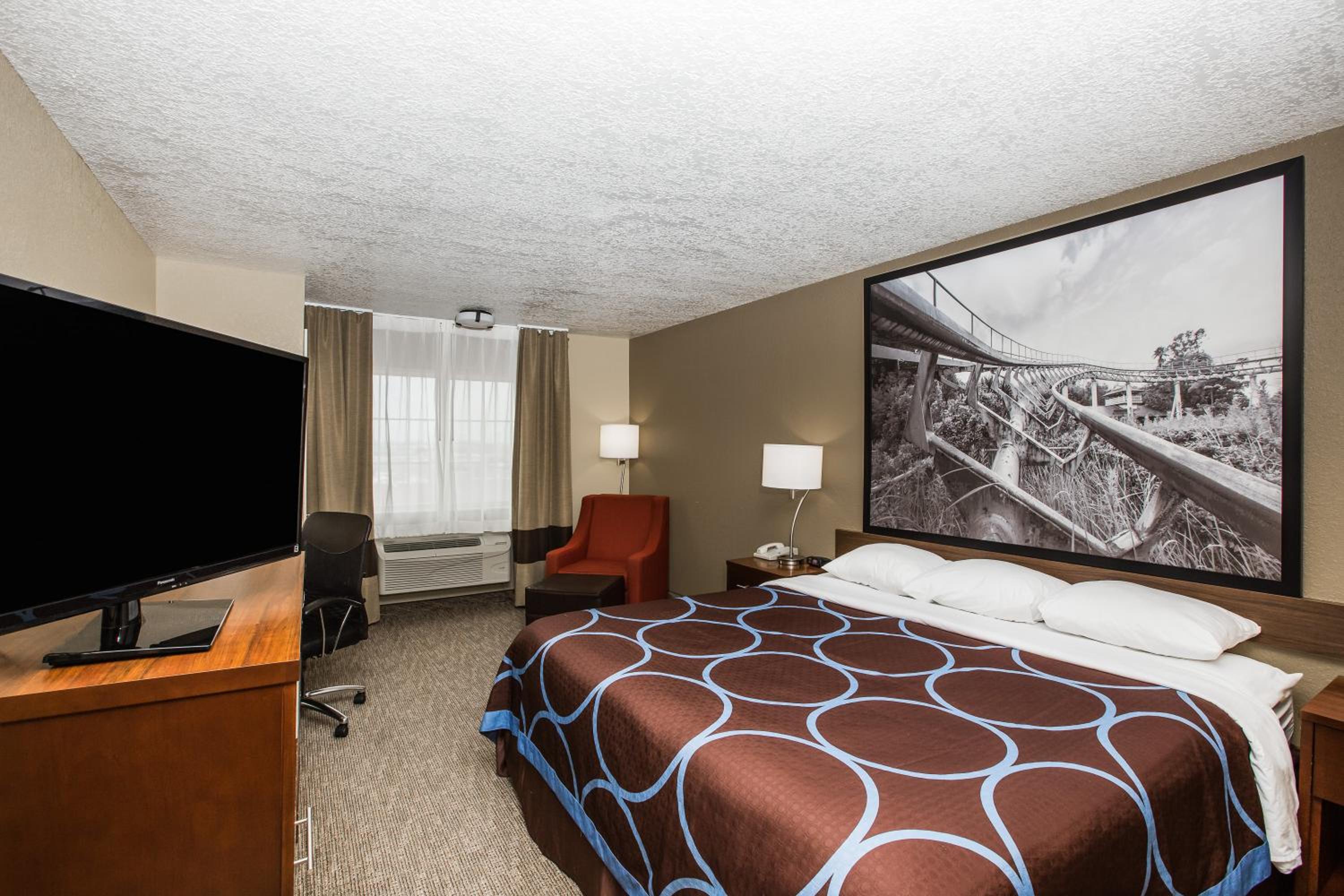 King Room - Non-Smoking - Photo 1