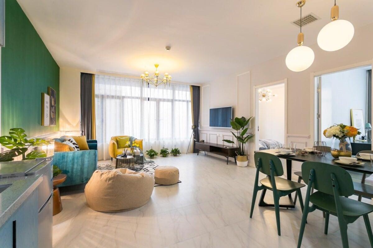 Apartment with Balcony photo 2