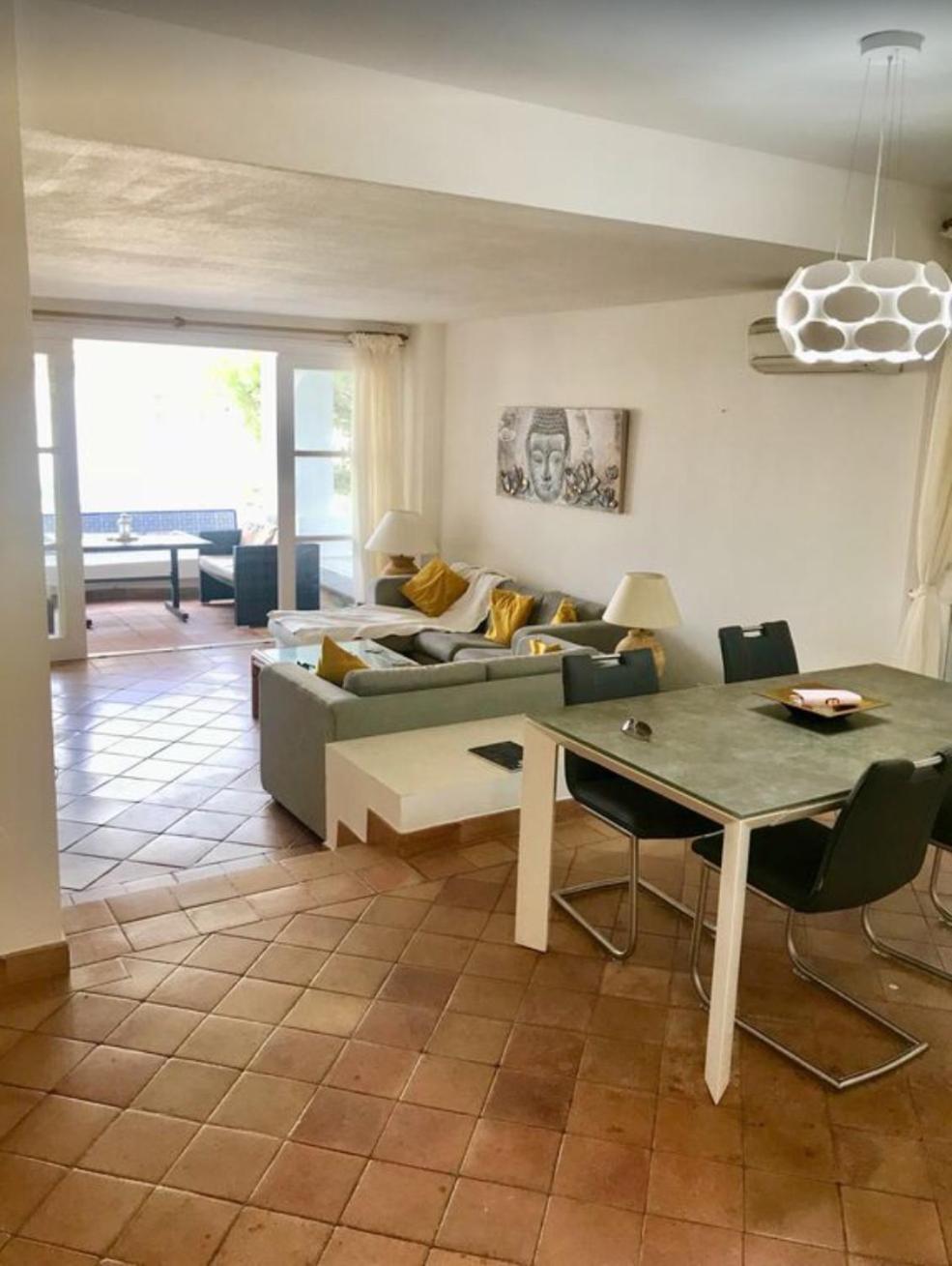 Apartamento con Balcón
