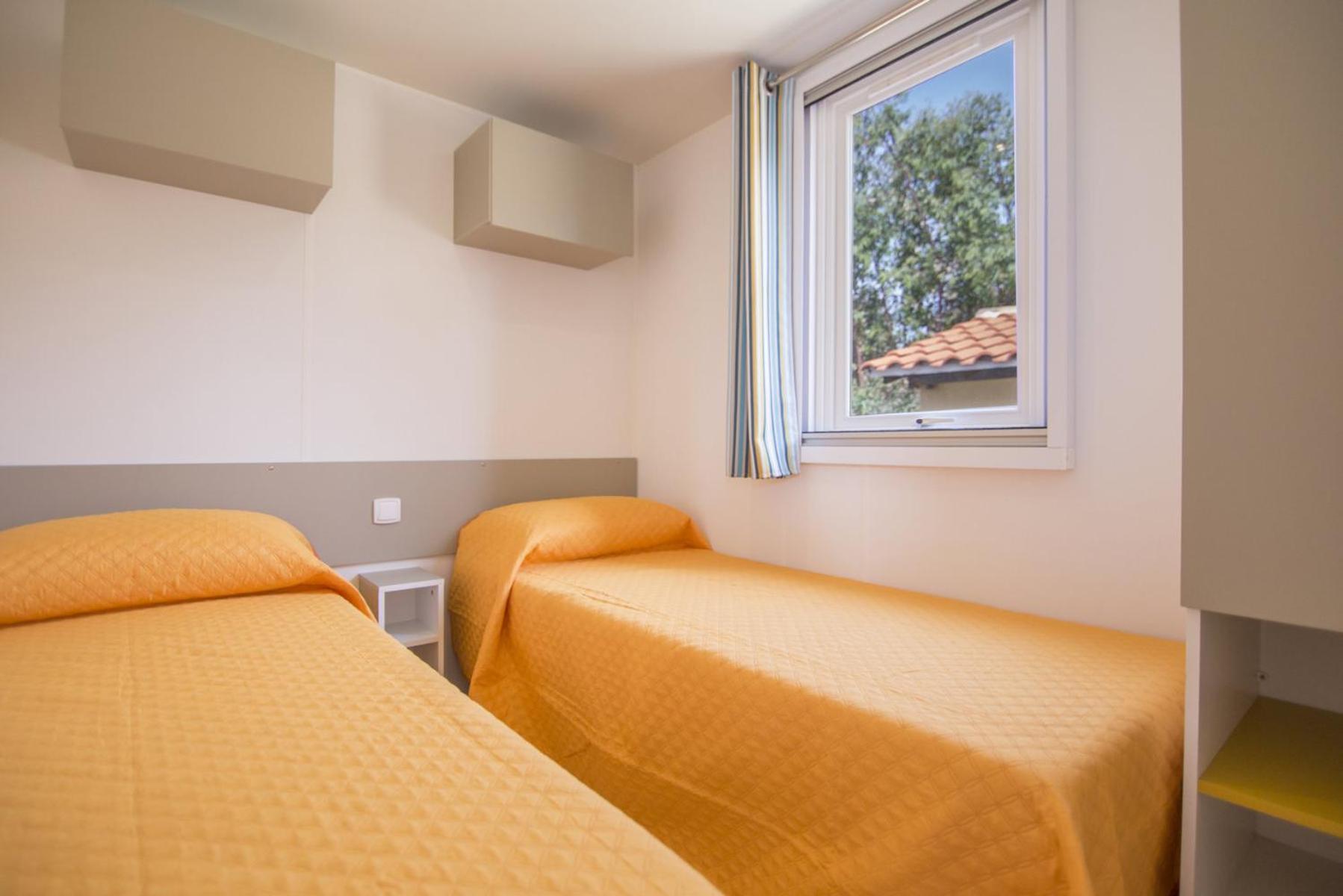 Deluxe Two-bedroom Mobile Home photo 1